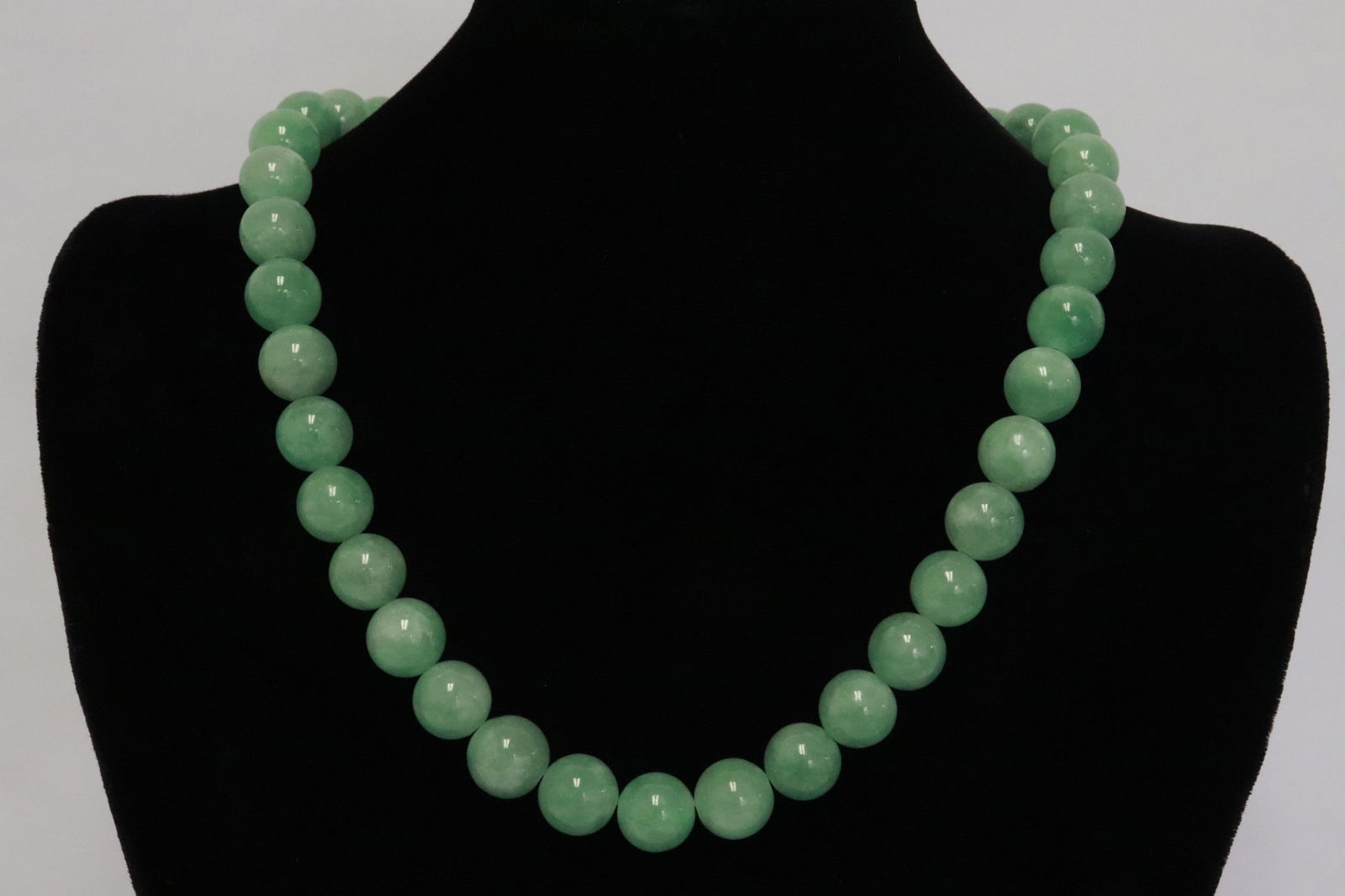 Jadeite like bead necklace (1 of 6)