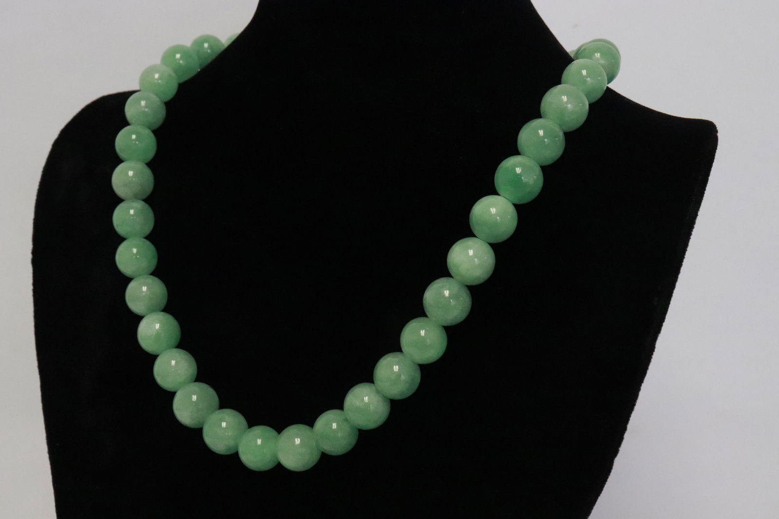 Jadeite like bead necklace - 3