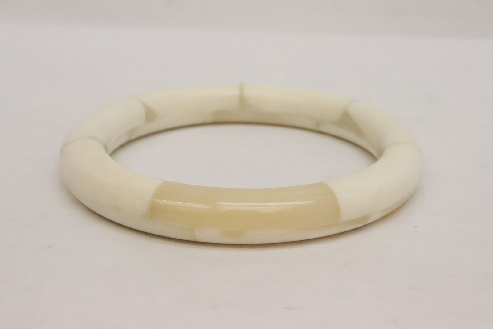 2 Peking glass bangles, 2 bone overlay bangles - 4