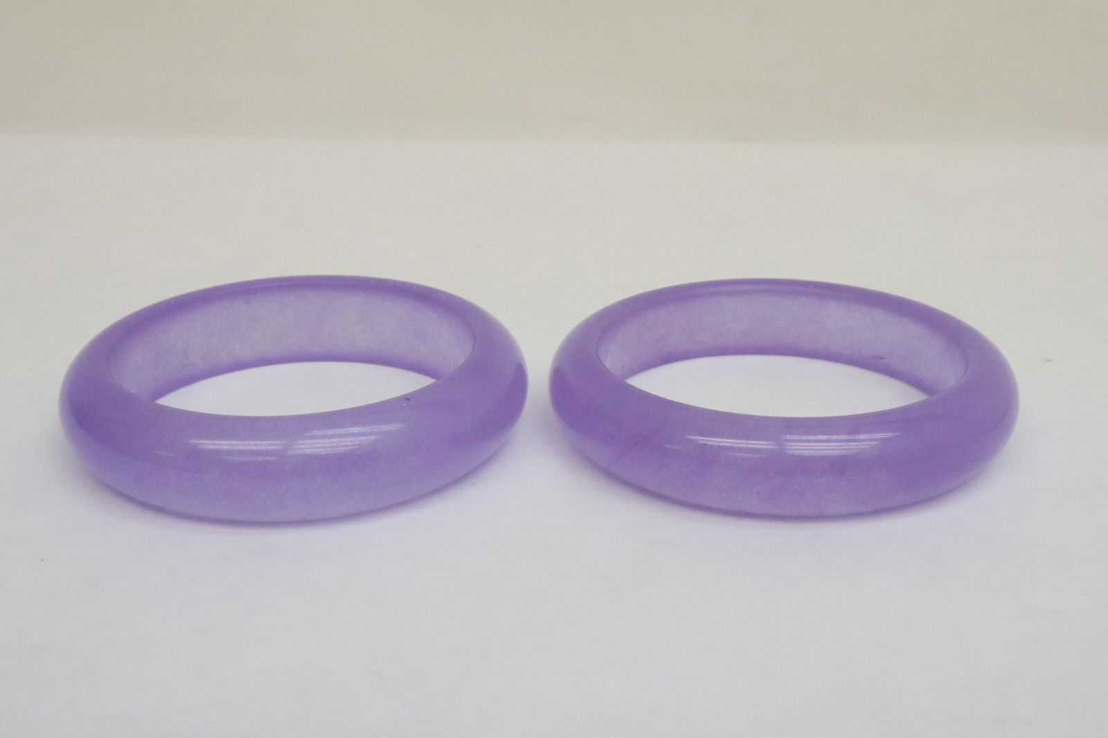 2 Peking glass bangles, 2 bone overlay bangles - 6