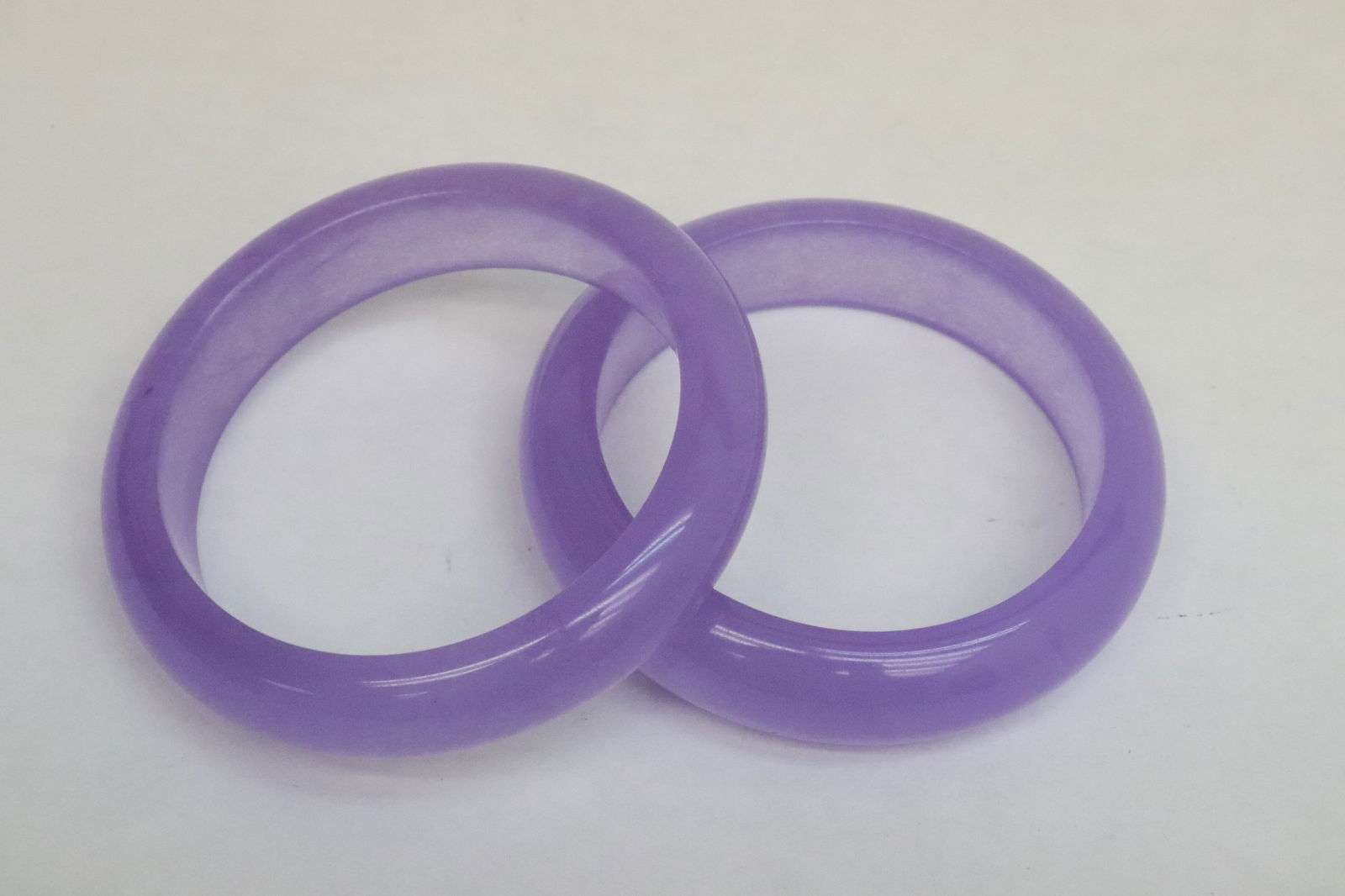 2 Peking glass bangles, 2 bone overlay bangles - 8