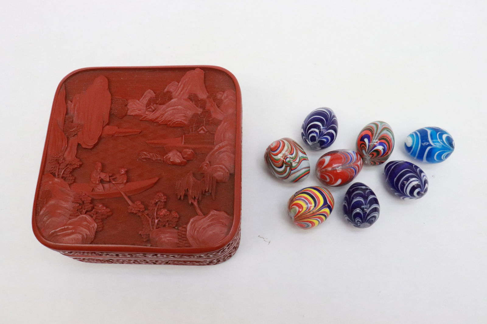 8 art glass eggs in box: 8 art glass eggs (1.4"x1.2"dia - 1.6"x1.25"dia) in box (2.35"x5.3"x5.3")