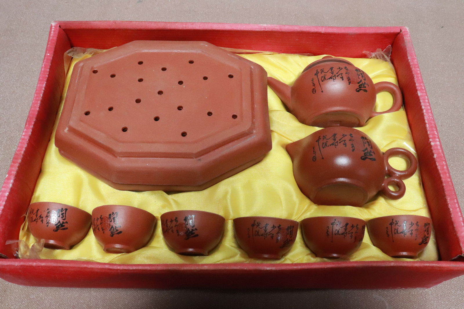 A Yixing tea set: A Yixing tea set; including 2 teapots, 6 tea cups, and a hot water warmer (box: 3.5"x14.6"x9.8")