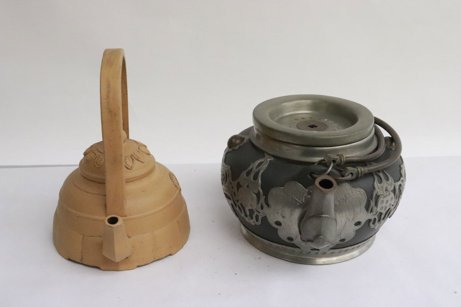 2 Yixing teapots: 2 Yixing teapots, 4"x7.4"x5.8", 6"x5.5"x4.25"