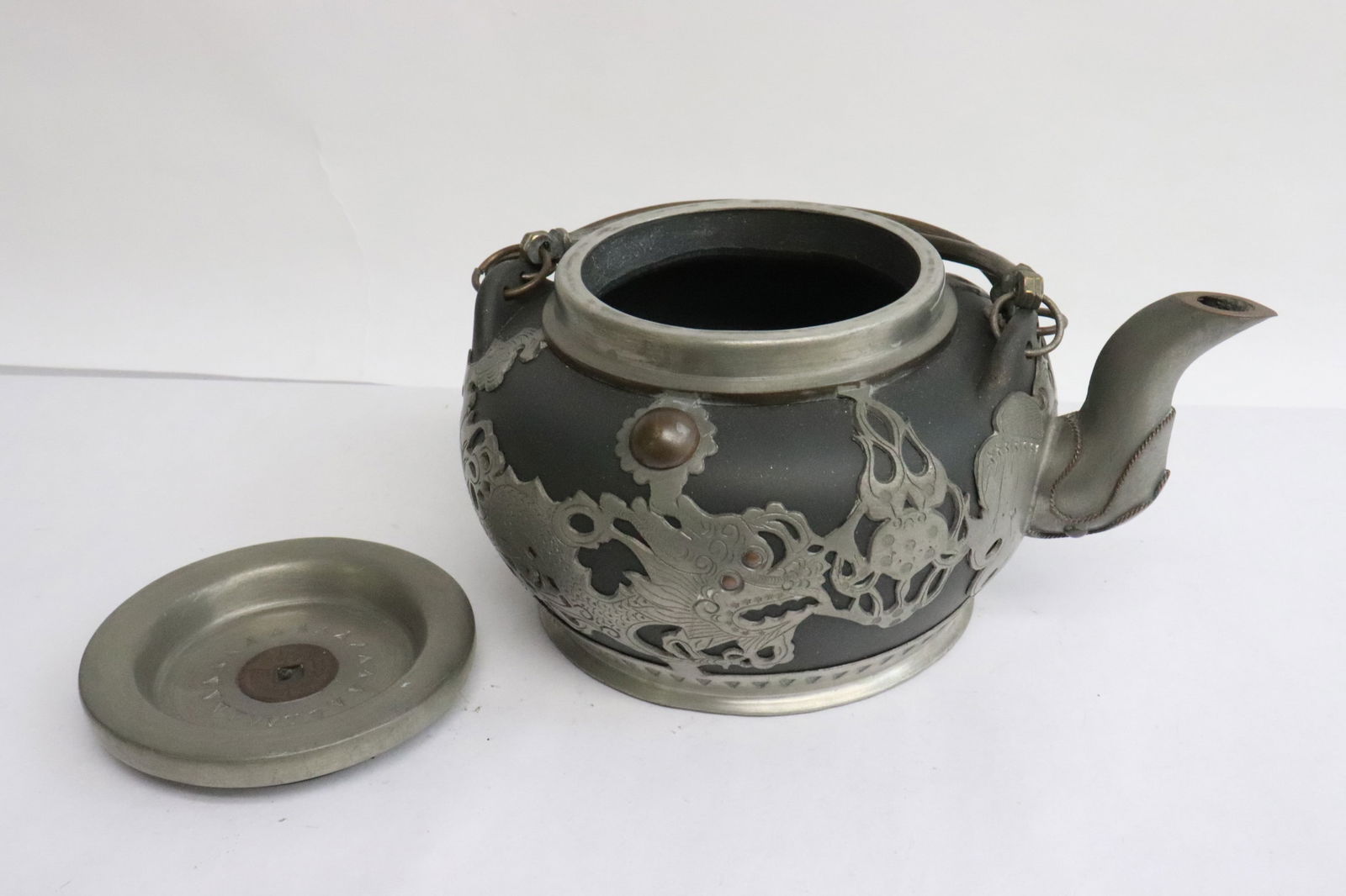 2 Yixing teapots - 4