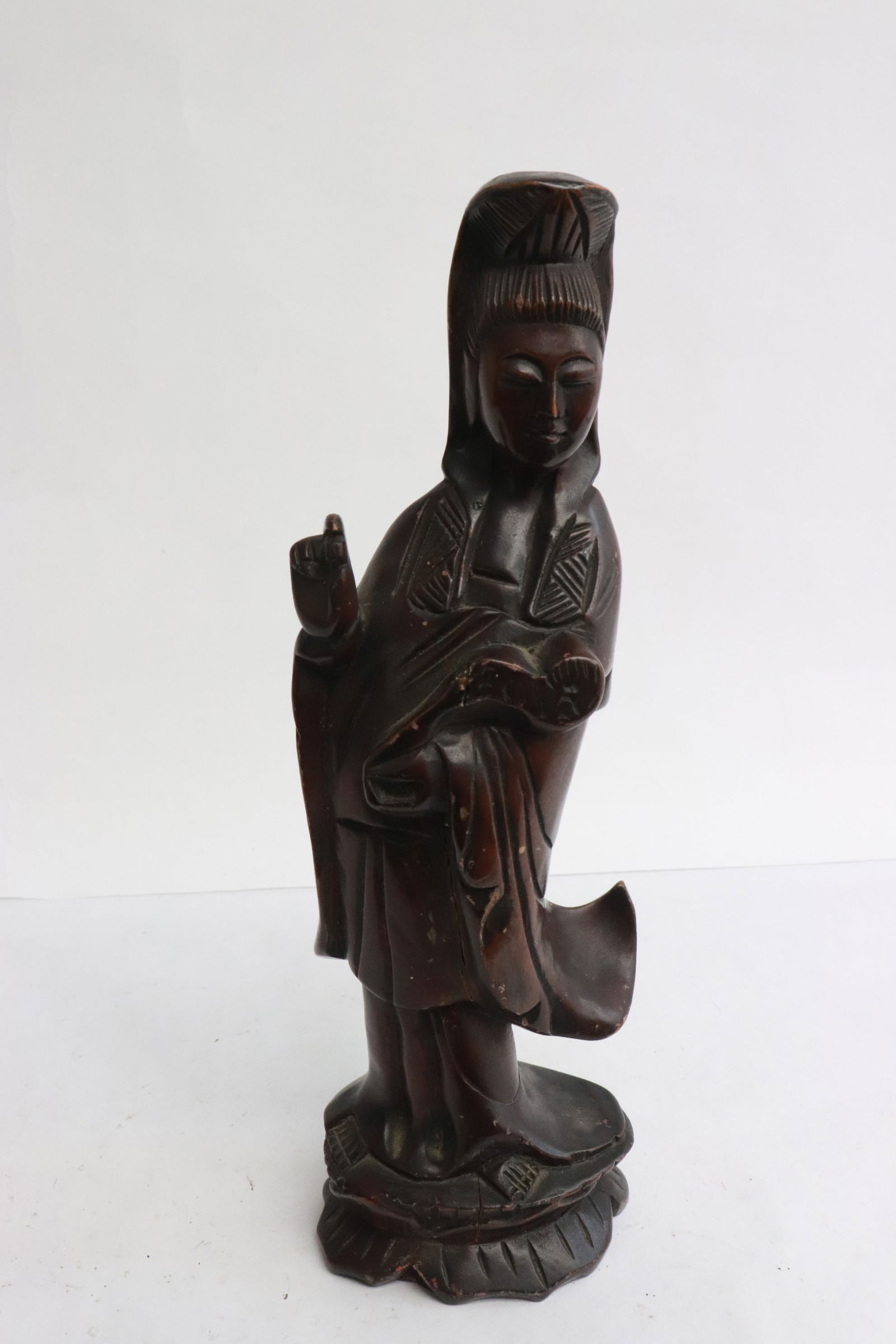Fine vintage wood carved Guanyin: Fine vintage wood carved Guanyin, 9.7"H
