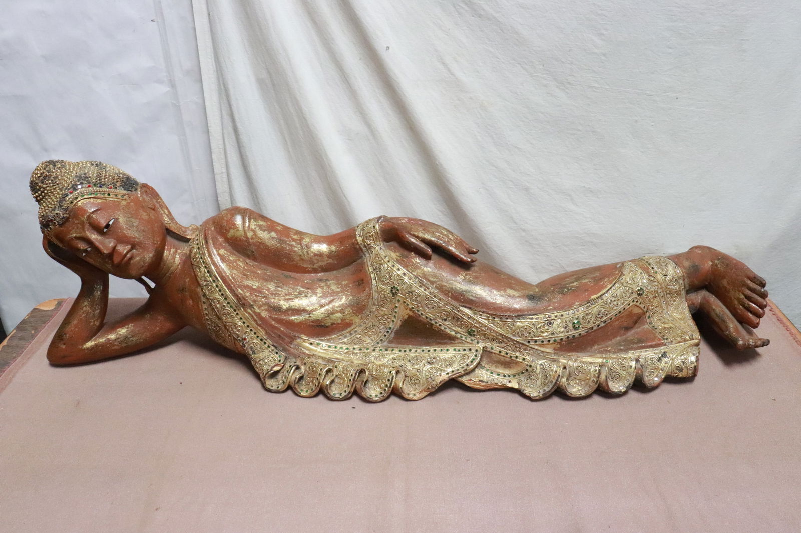 Large vintage South Asia wood carved deity: Large vintage South Asia wood carved deity in reclining posture, 51.8"L