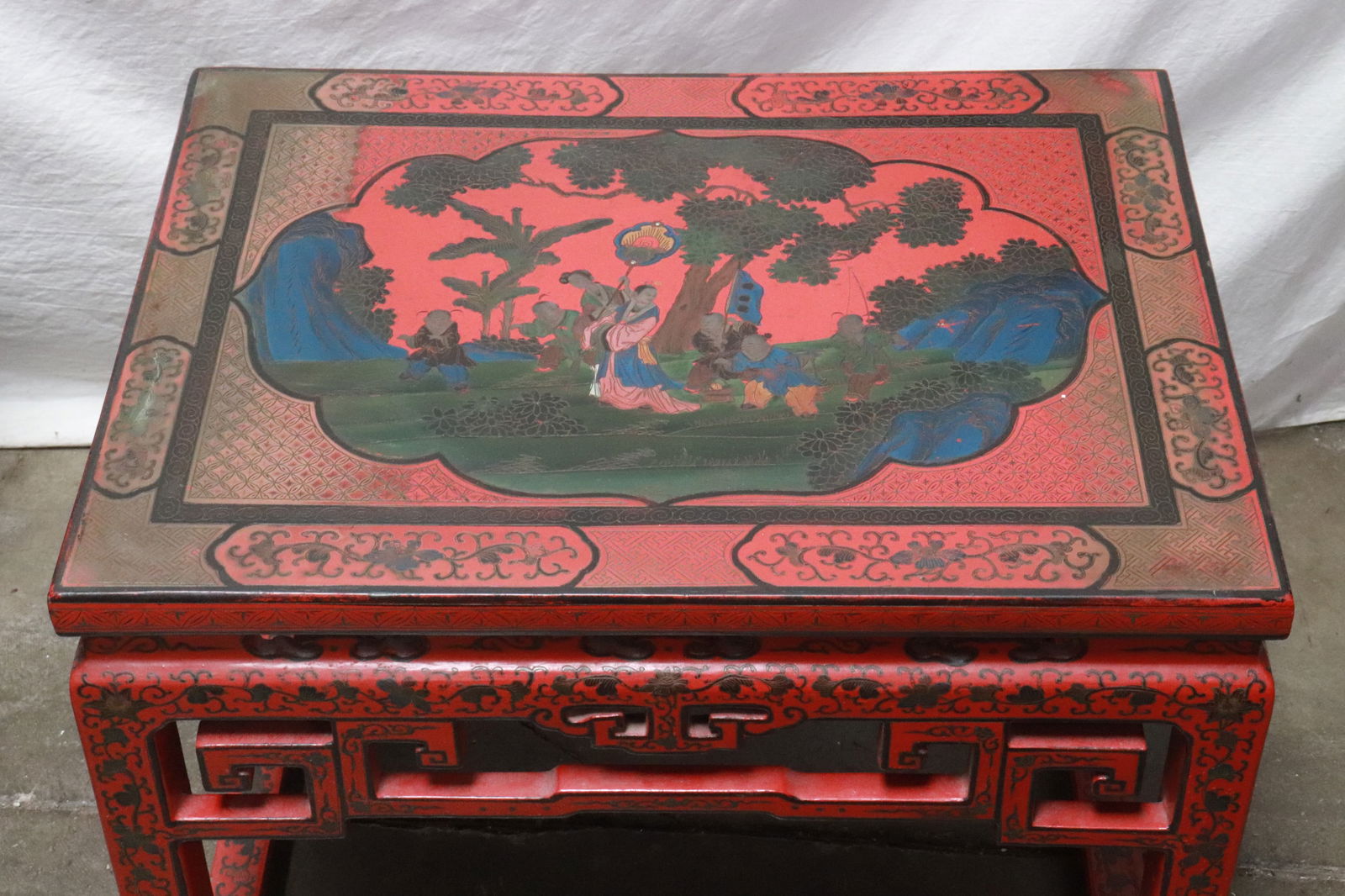 Chinese vintage painted red lacquer rectangular table - 2