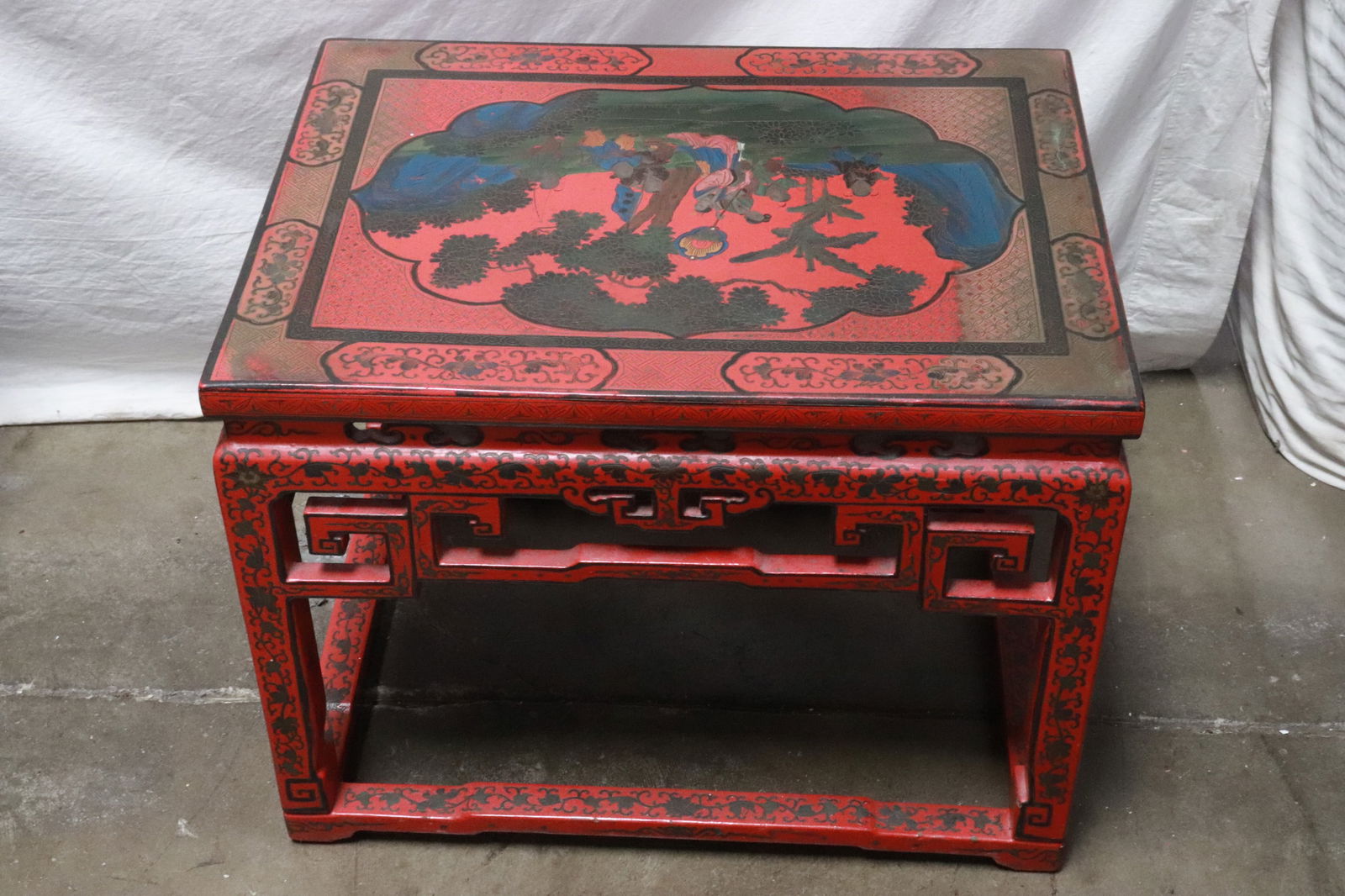 Chinese vintage painted red lacquer rectangular table - 8