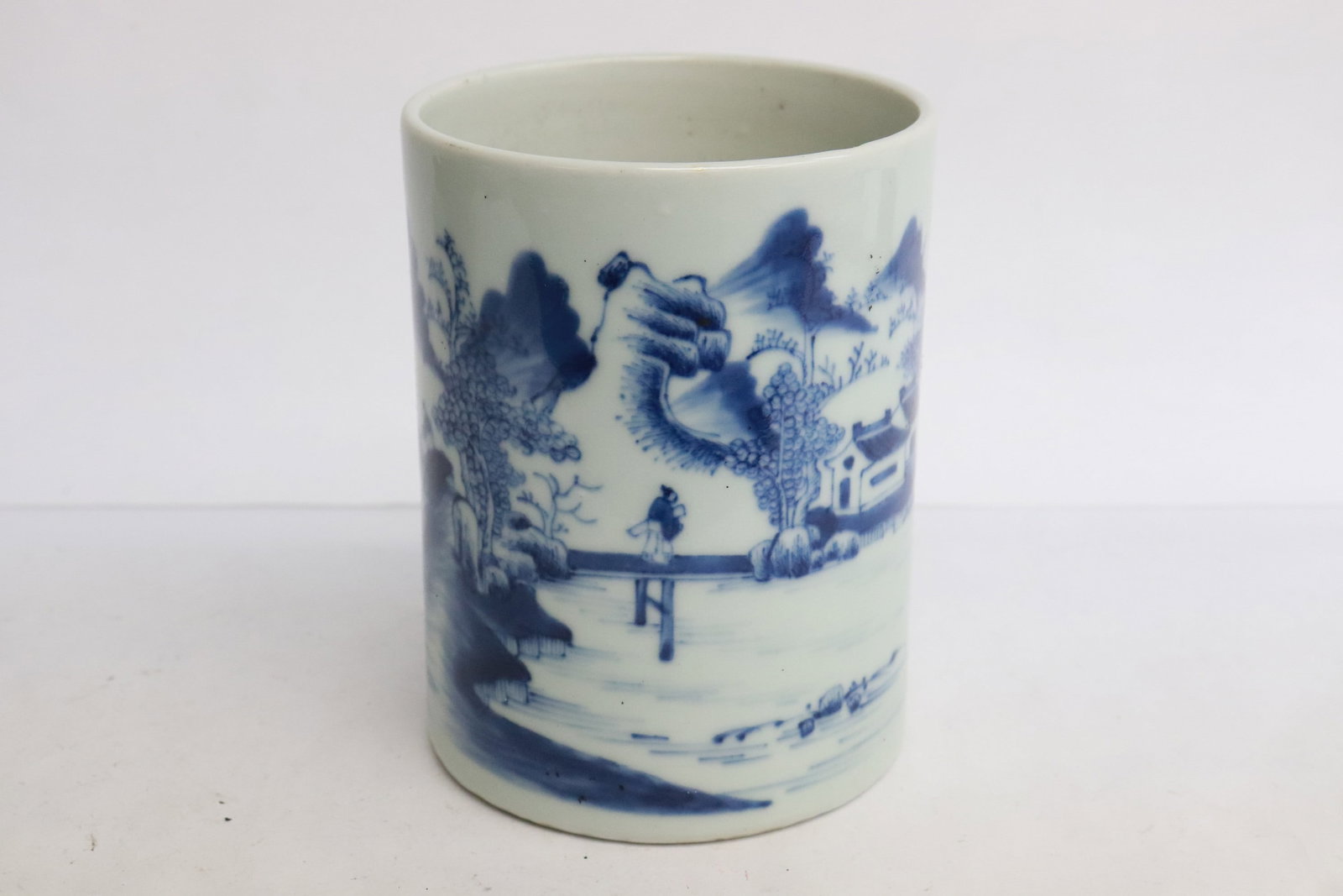 Chinese 18th c. porcelain brush holder, Qianlong period: An important Chinese 18th century blue and white porcelain brush holder, Qianlong period, 5.15"x3.85"dia