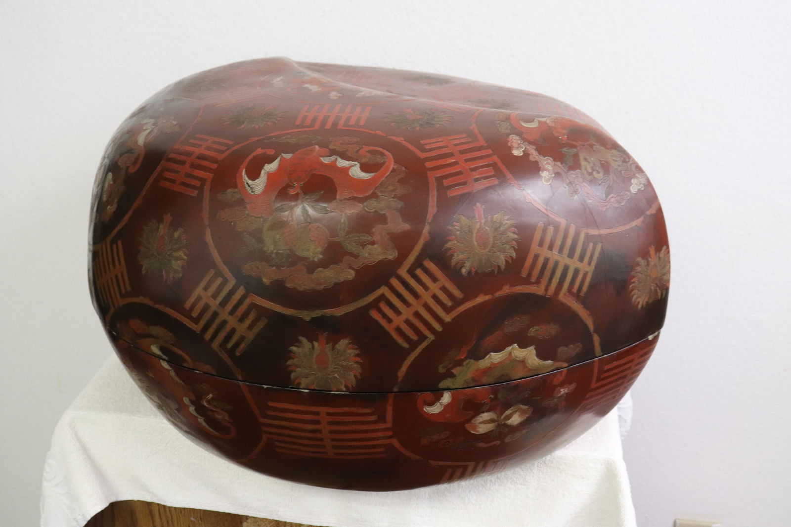 massive Chinese 19th/20th c.entury painted lacquer box (1 of 7)