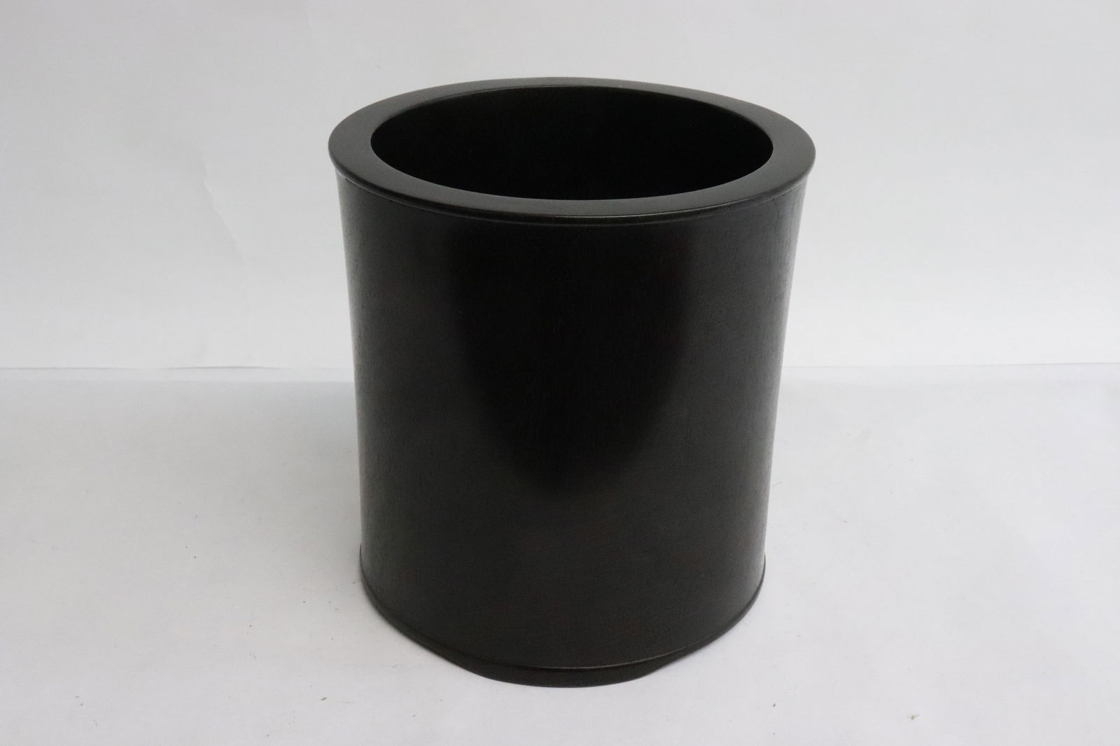 Chinese wood carved brush holder: Chinese wood carved brush holder, 5.65"x5.35"dia