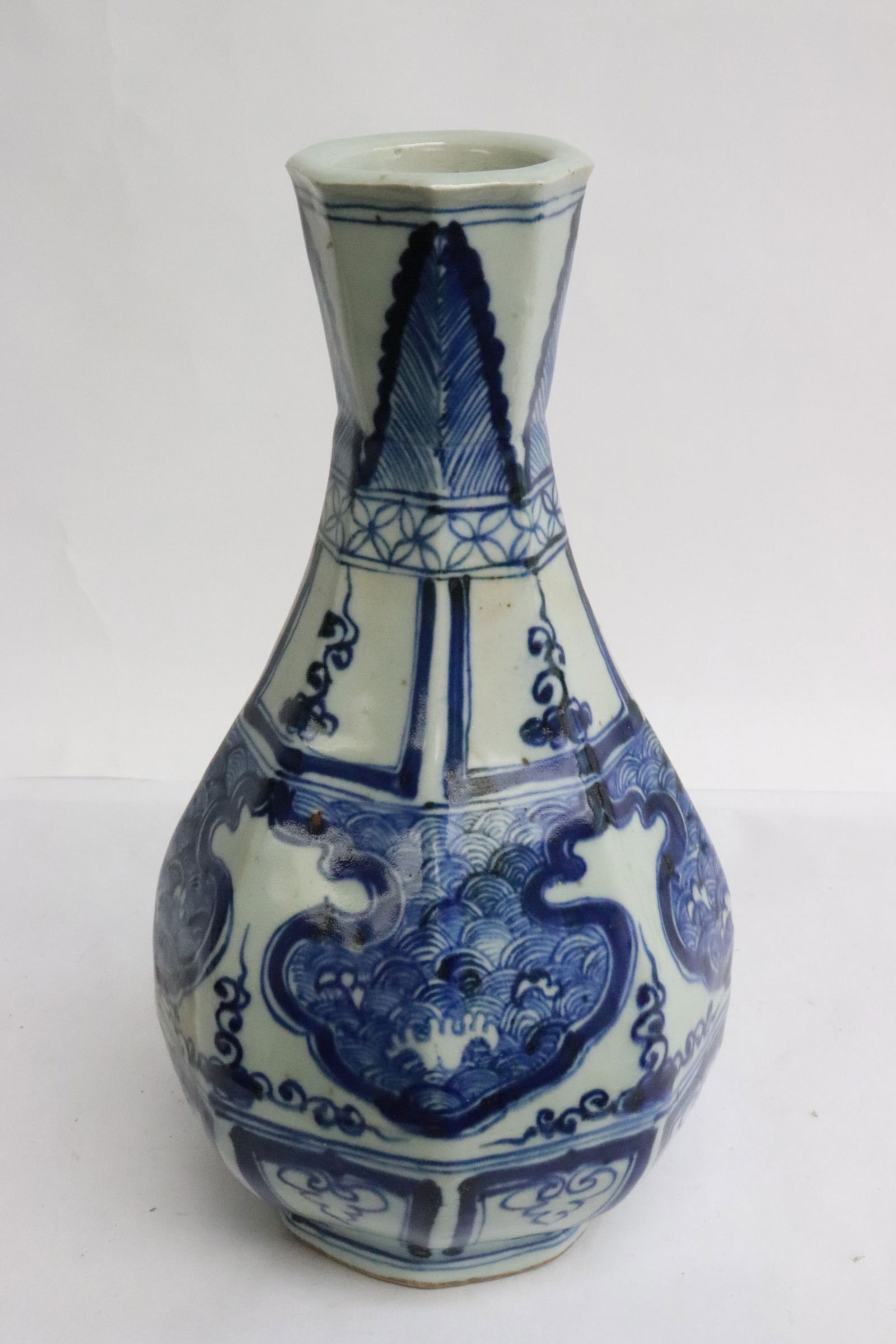 Chinese blue and white porcelain vase (1 of 7)