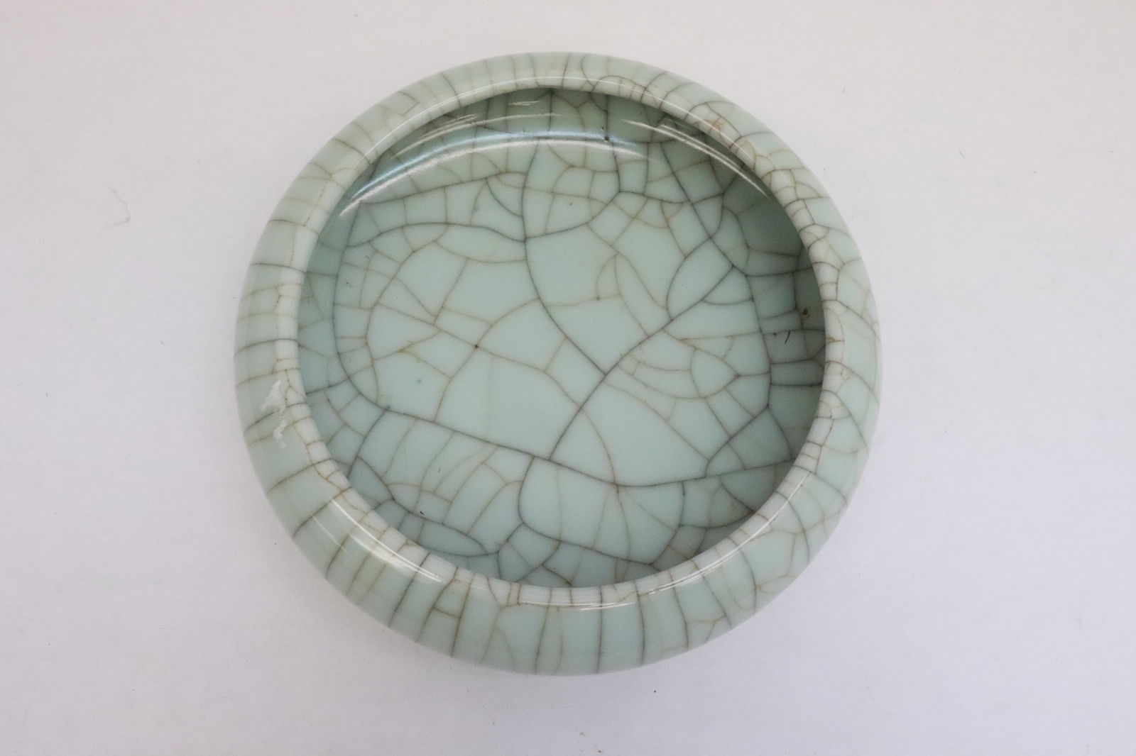 Large Chinese crackleware porcelain brush wash: Large Chinese crackleware porcelain brush wash, 2.65"x9.15"dia