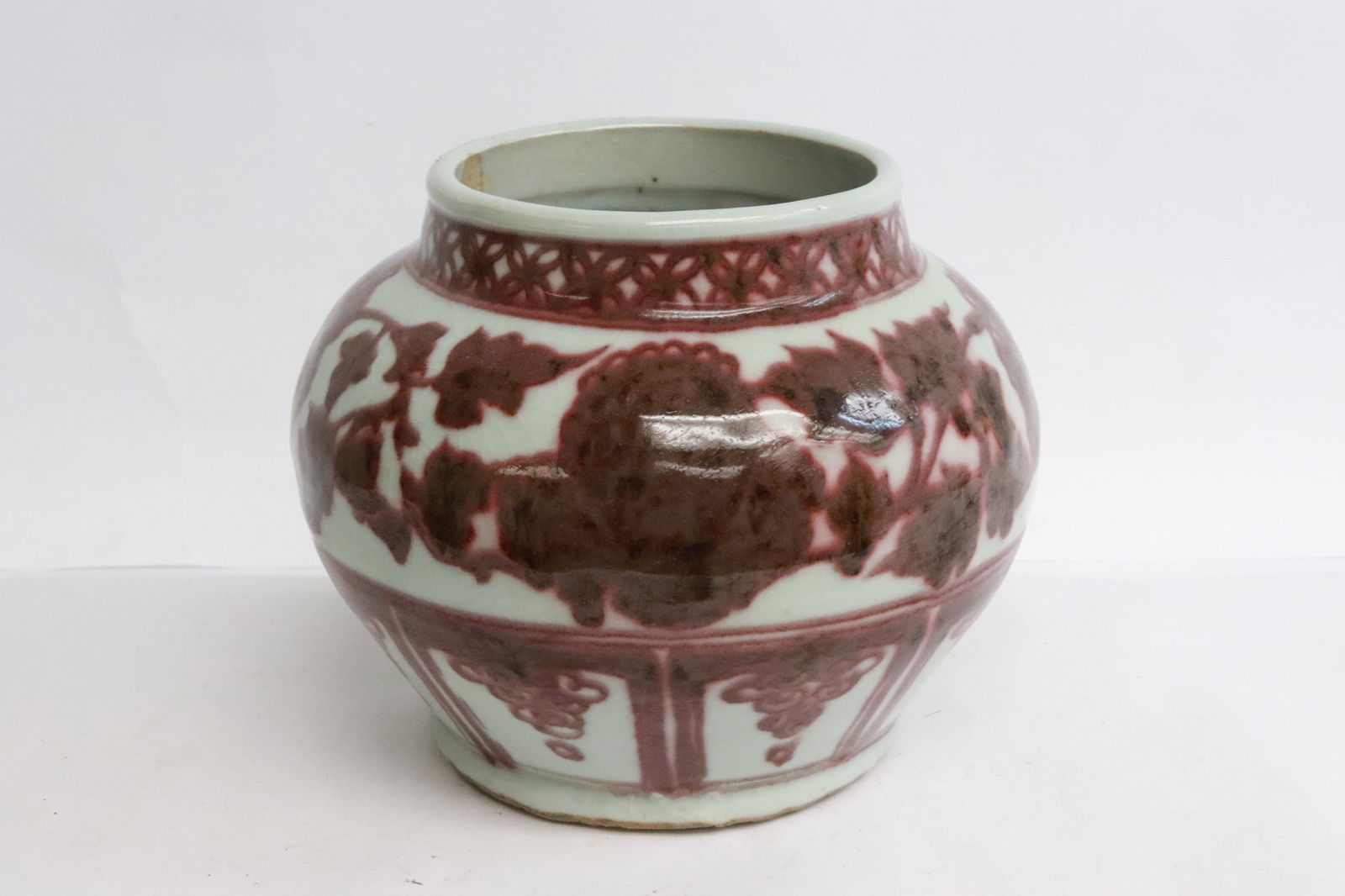 A red and white porcelain jar: A red and white porcelain jar, 5.4"x6.65"dia