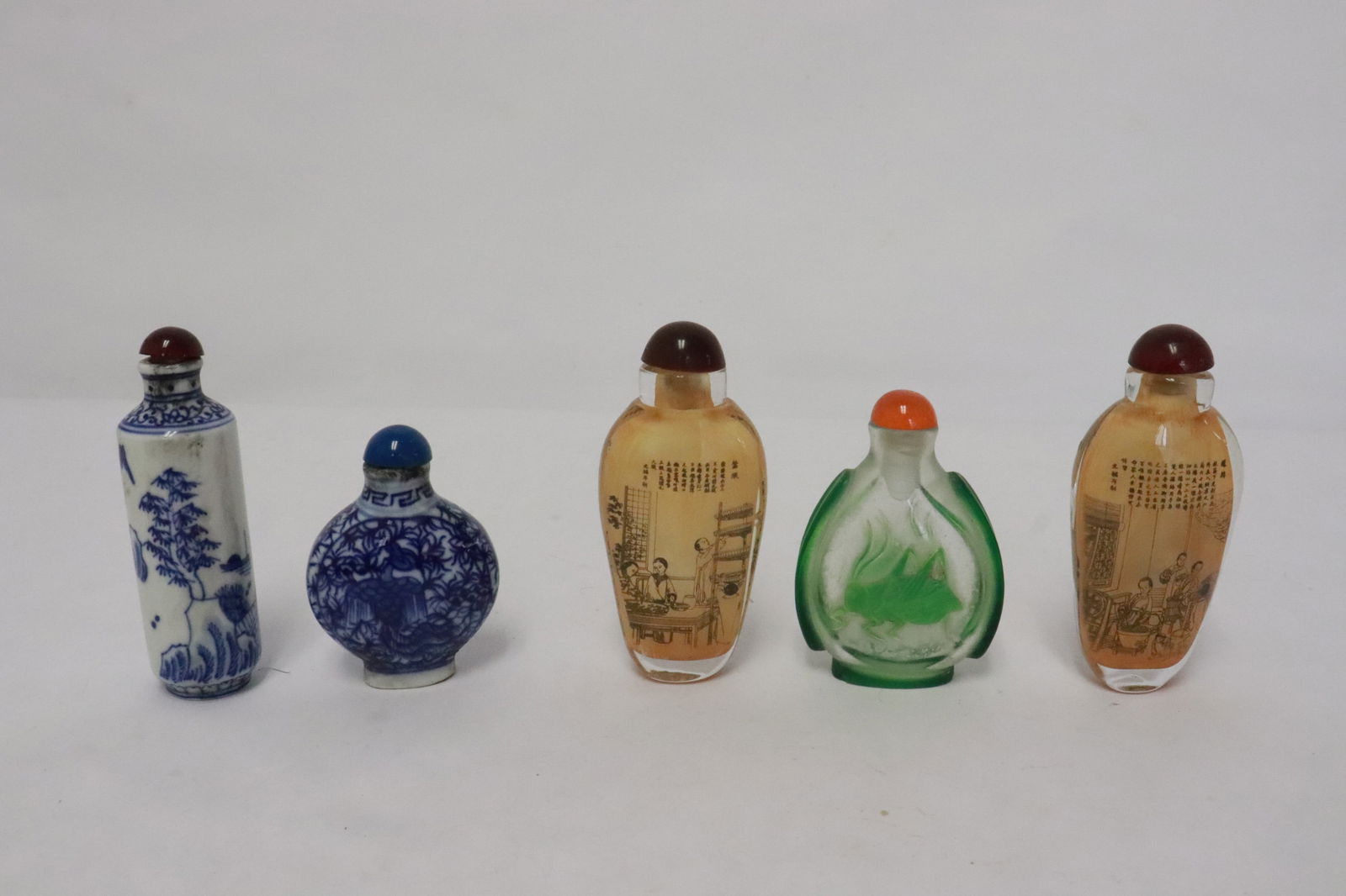 5 snuff bottles: 5 snuff bottles, 2.35"x1.6"x0.85" - 3.15"x0.95"x1.45"