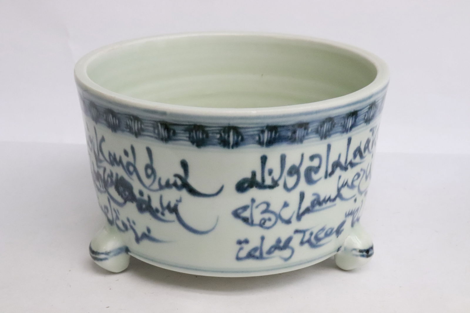 A blue and white tripod censer: A blue and white tripod censer, 3.85"x6.35"x6.35"