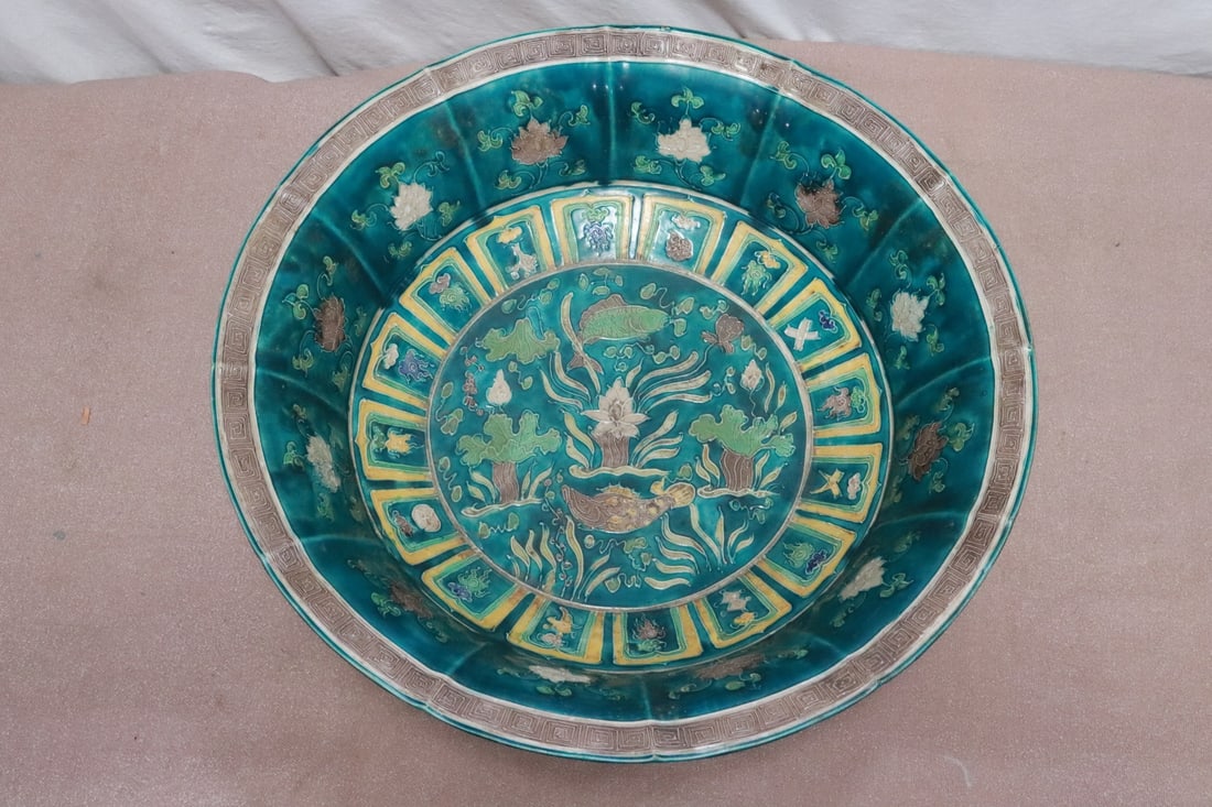 A Chinese massive fahua basin: A Chinese massive fahua basin, 4.9"x17.6"dia