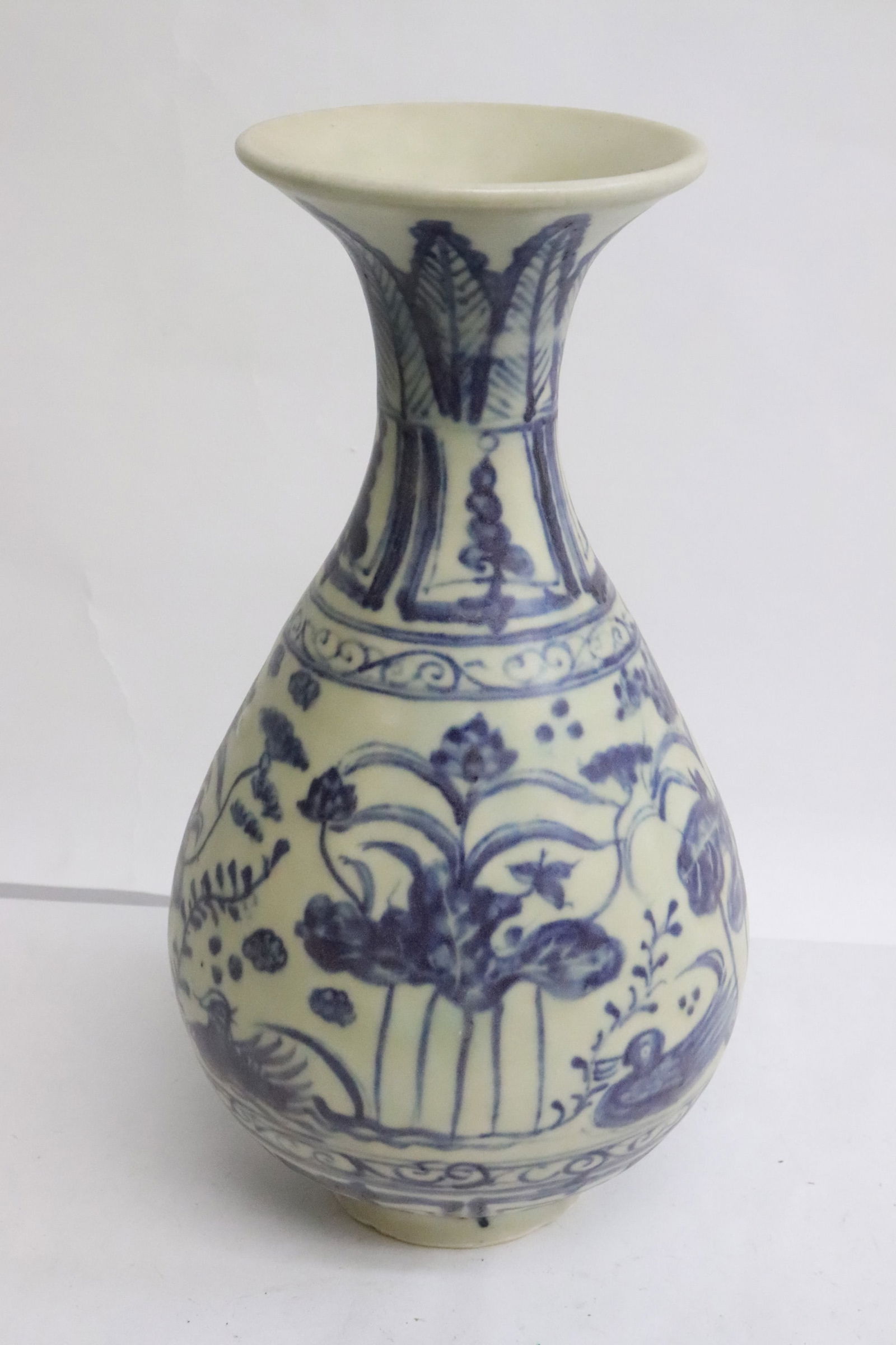 Chinese blue and white porcelain vase (1 of 6)