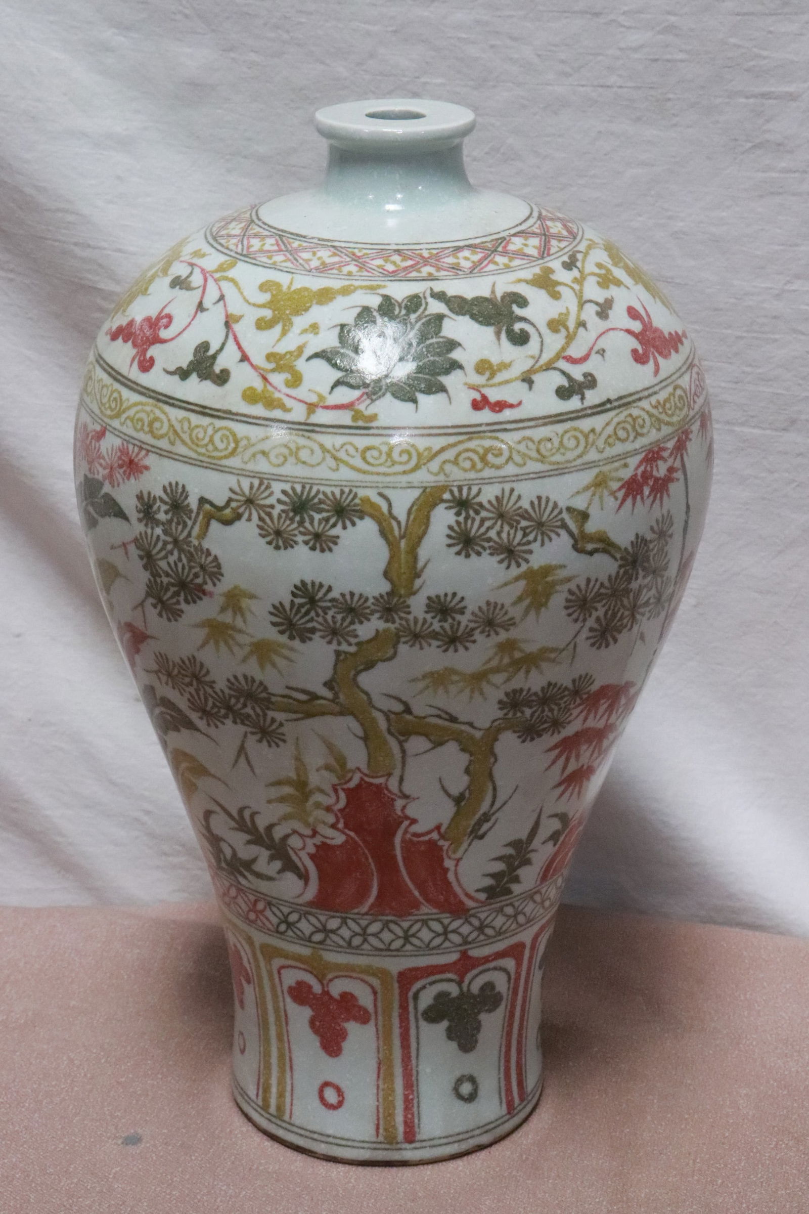 Fine Chinese doucai porcelain large meiping: Fine Chinese doucai porcelain large meiping, 14.7"x8.8"dia