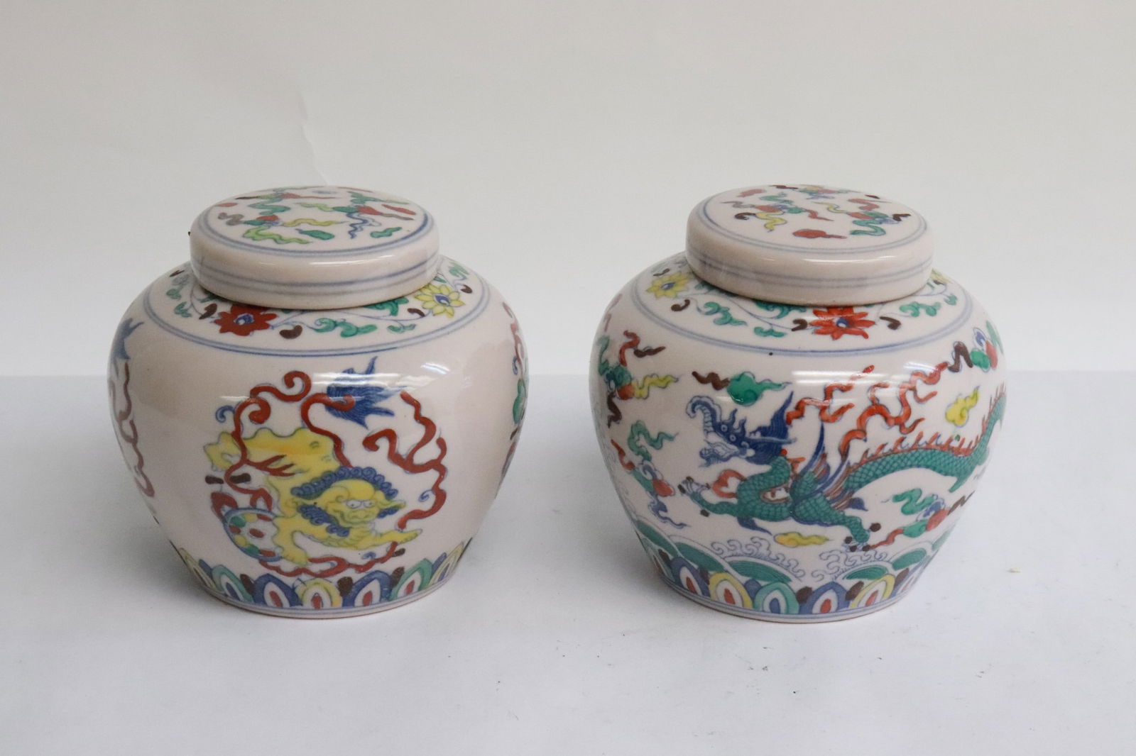 Pair Chinese doucai porcelain tea caddies: Pair Chinese doucai porcelain tea caddies, 3.65"x3.9"dia ea
