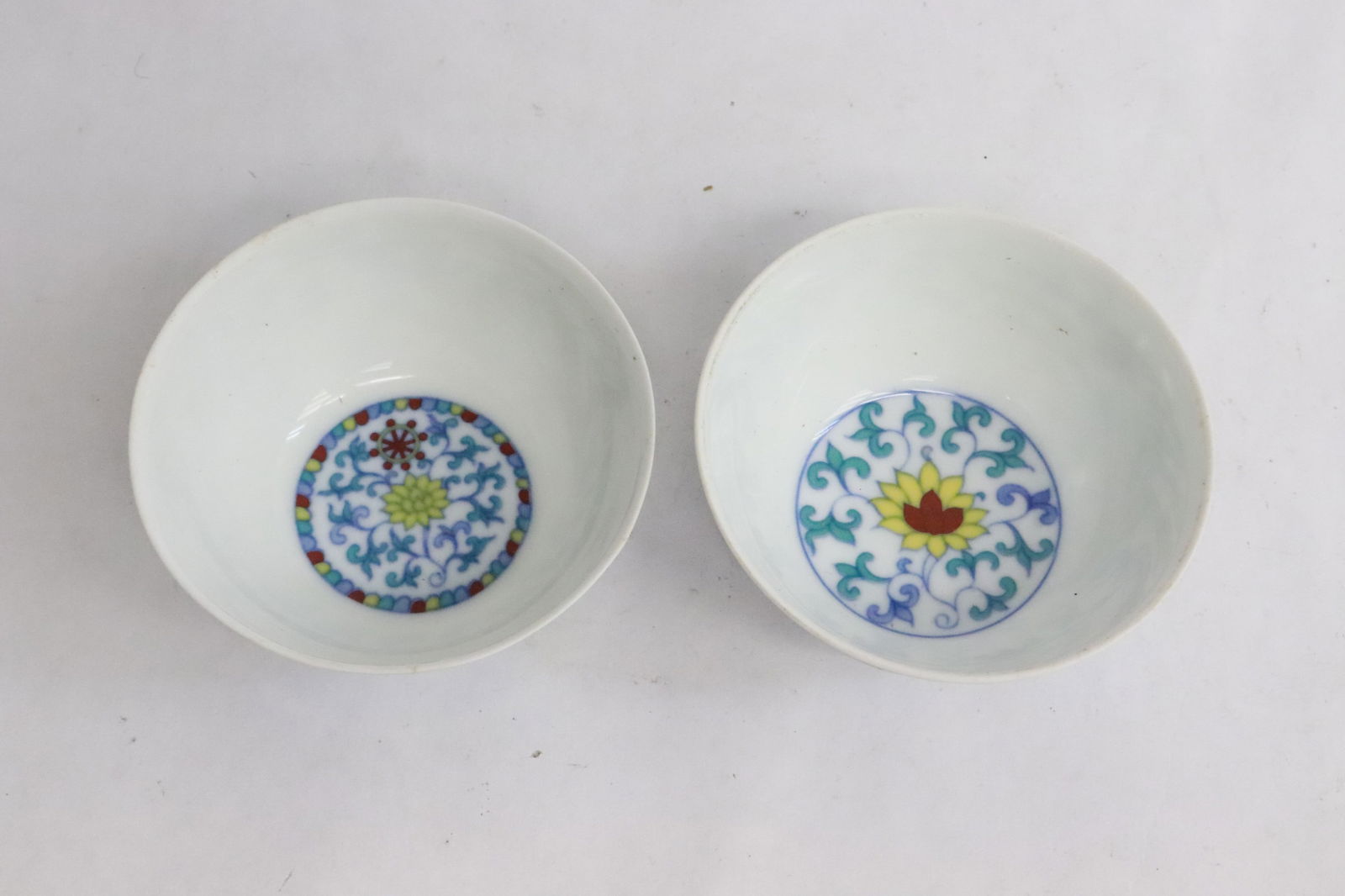 Pair doucai porcelain tea cups - 2