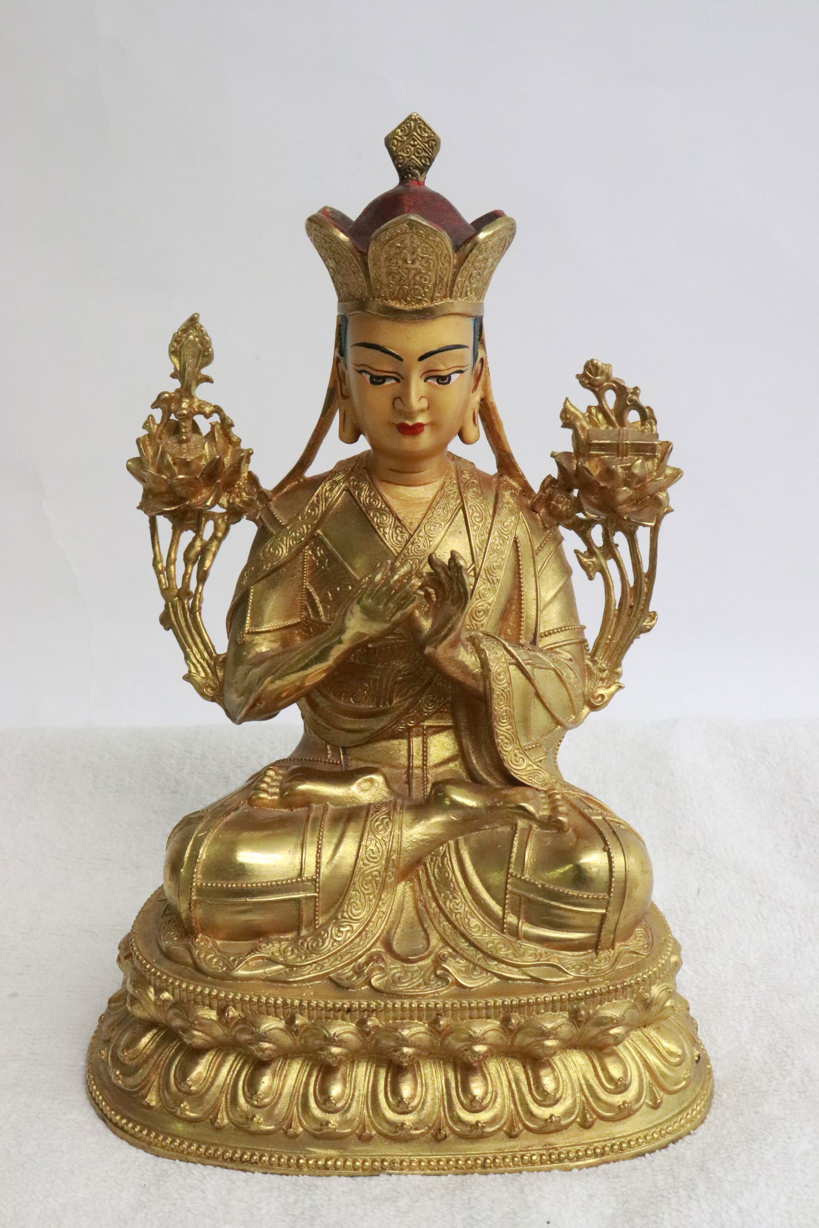 Fine Chinese gilt bronze sculpture of deity (1 of 8)