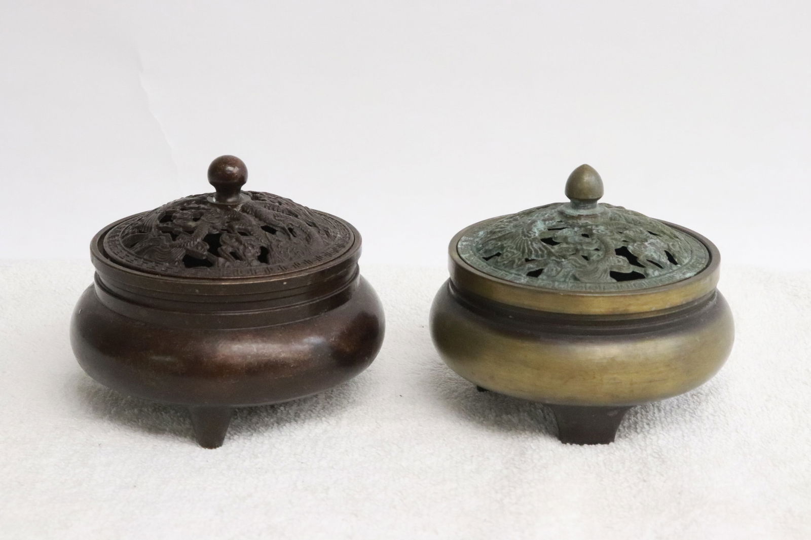 2 covered bronze censer (1 of 9)
