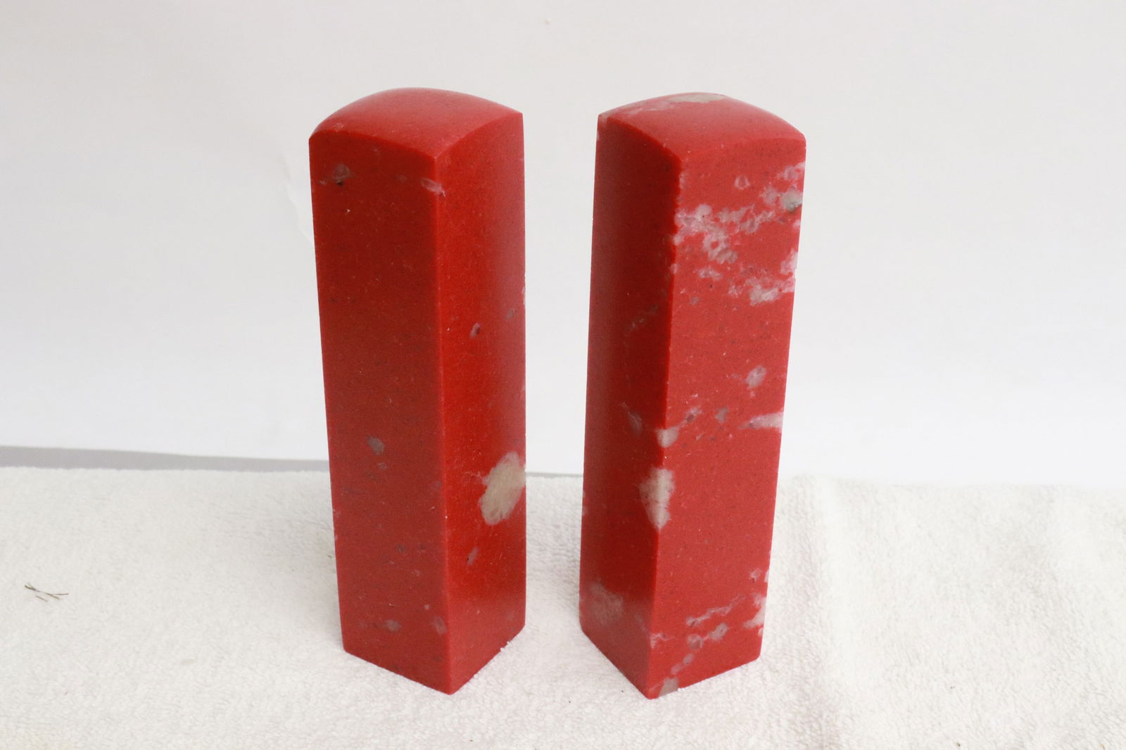 Pair stone style seals - 2