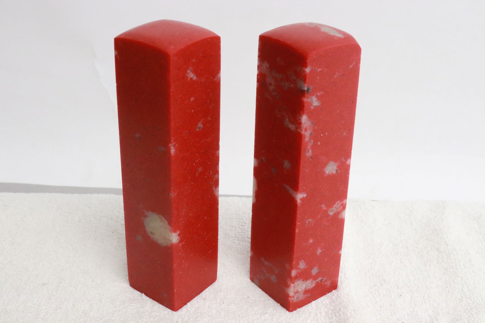 Pair stone style seals - 3