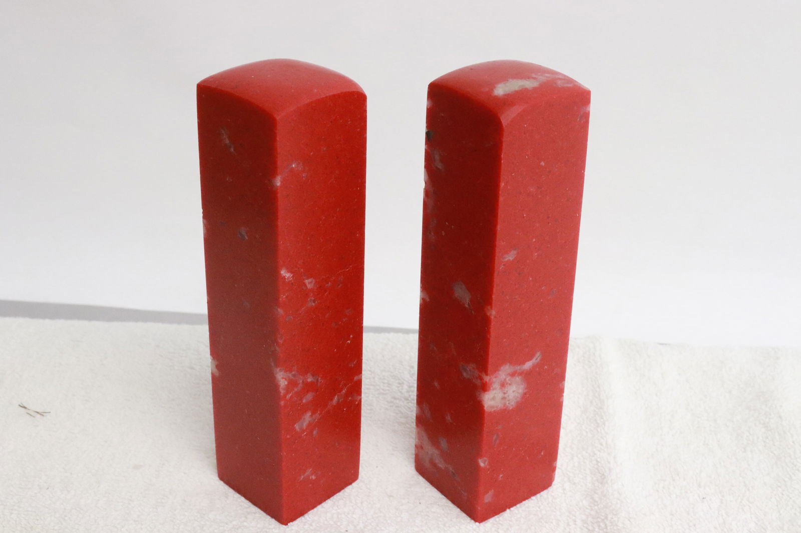 Pair stone style seals - 4