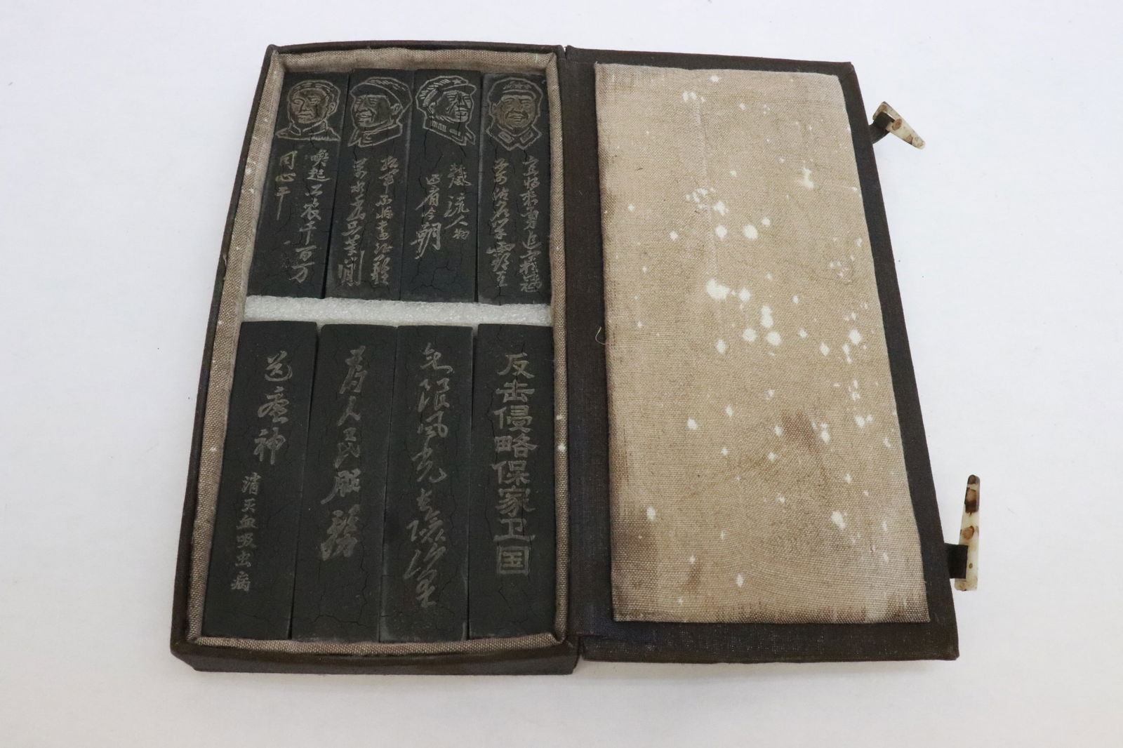 Set of 8 ink sticks: Set of 8 ink sticks, 3.7"x0.86"x0.35" ea (box:0.85"x8.15"x4.2")