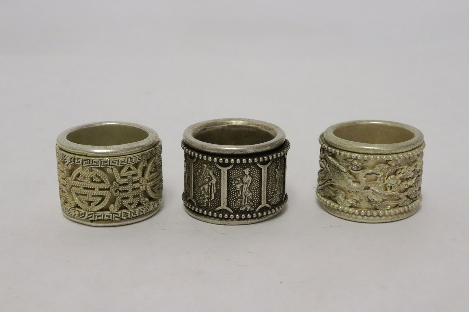 3 white bronze archer's rings: 3 white bronze archer's rings, 0.85"x1.15"dia - 0.9"x1.2"dia