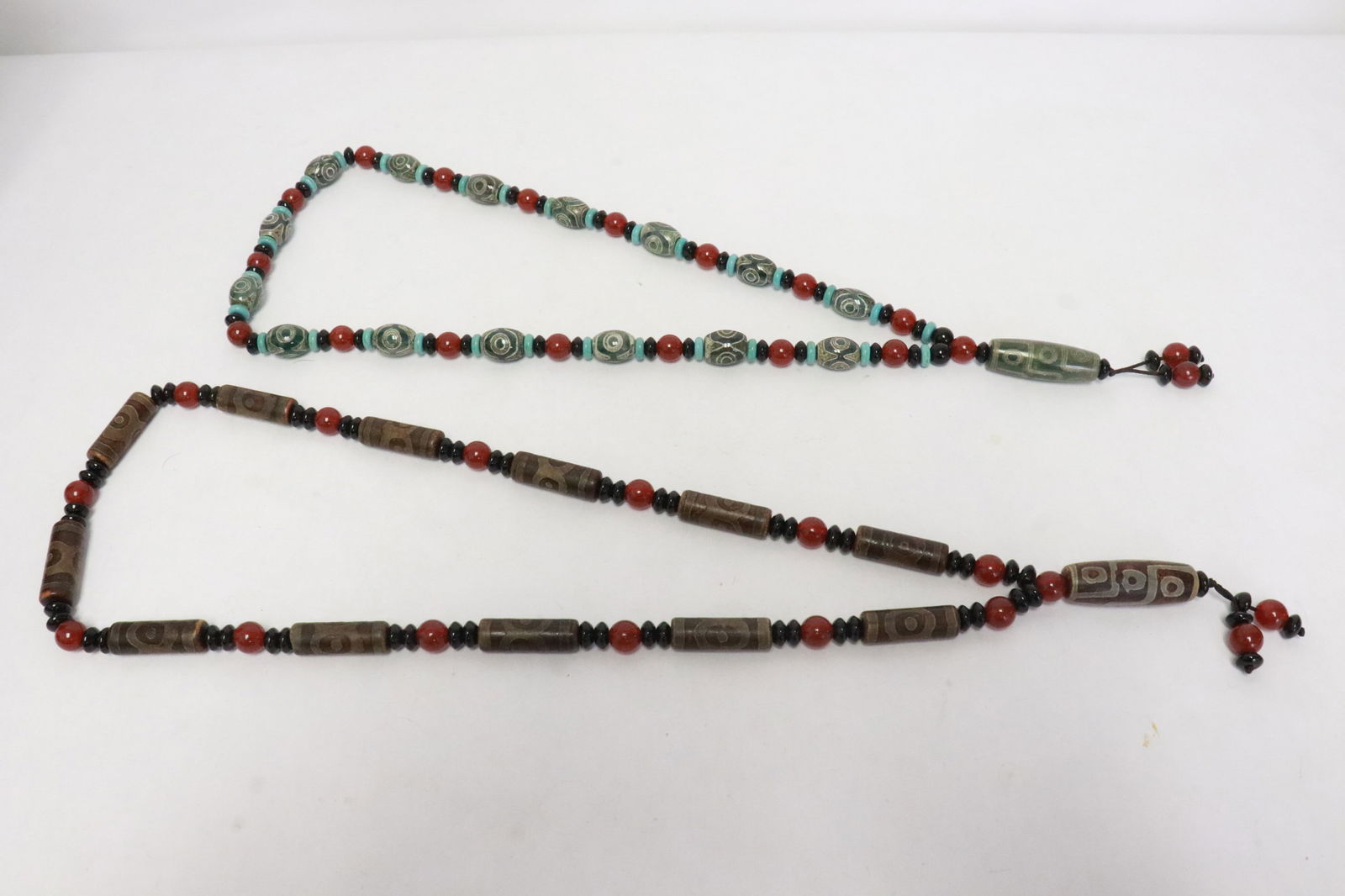 2 necklaces: 2 necklaces, 25.6"L, 27.6"L