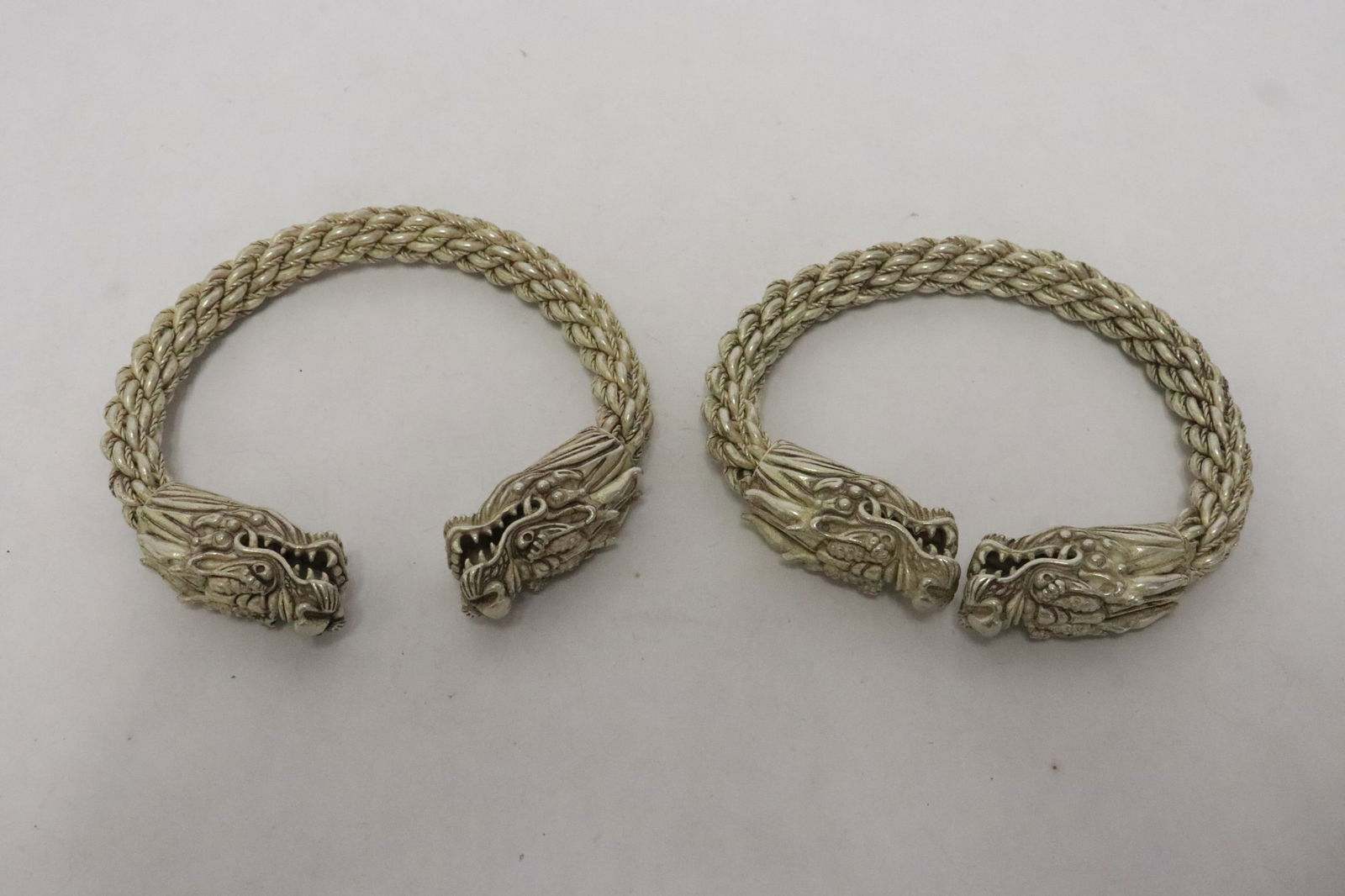3 white metal bracelets - 3