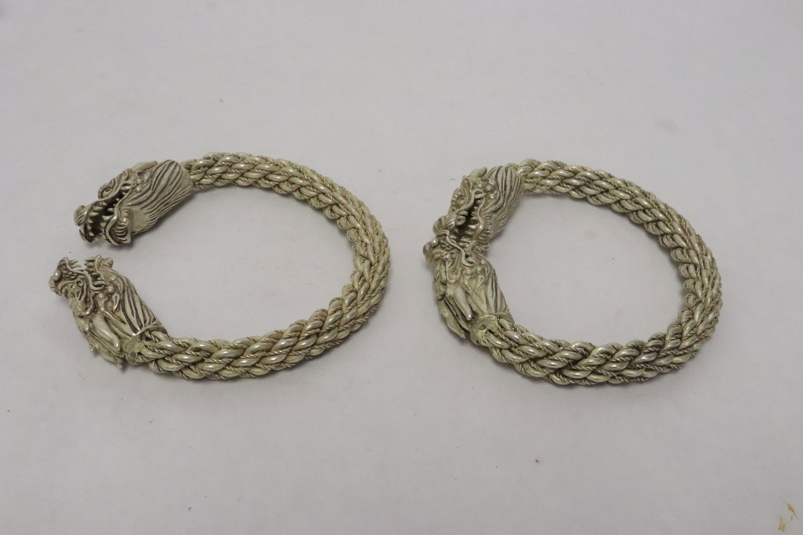 3 white metal bracelets - 4