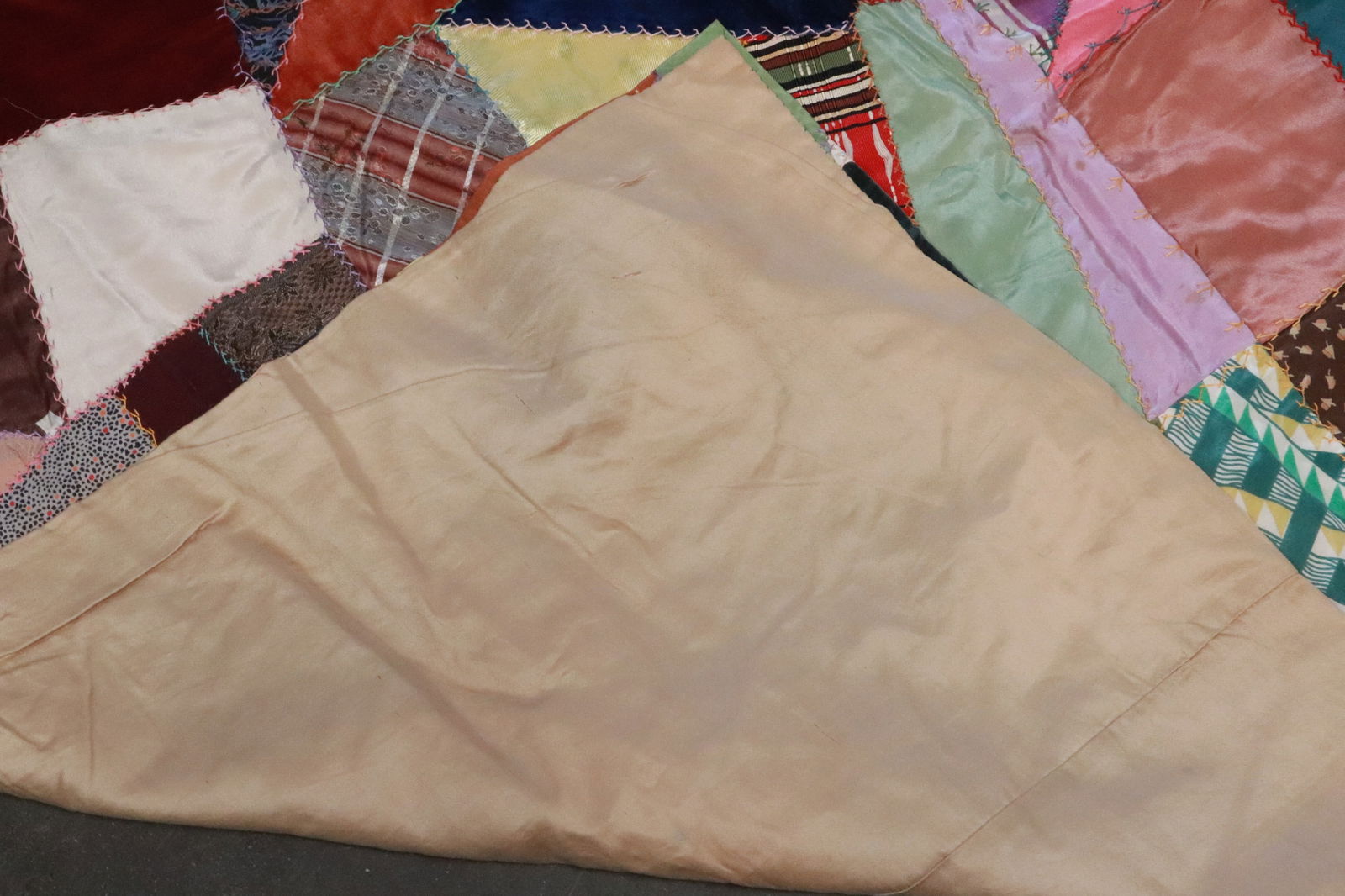 A beautiful Victorian patch quilt - 7