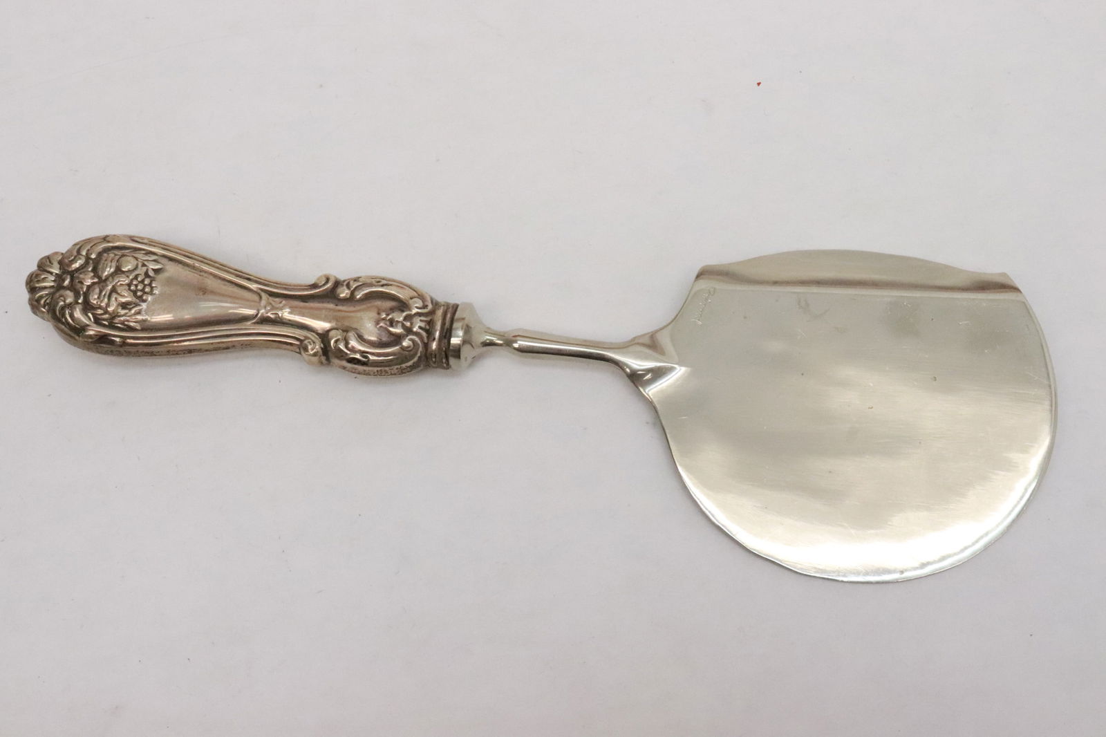 2 sterling handled serving pieces - 8