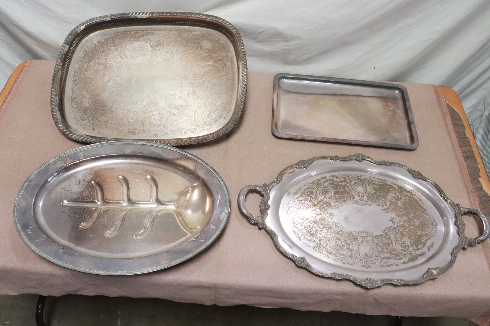 3 large vintage slverplate serving trays: 3 large vintage slverplate serving trays, 0.8"x11.35"x17.7" - 1.15"x18.5"x23.4"