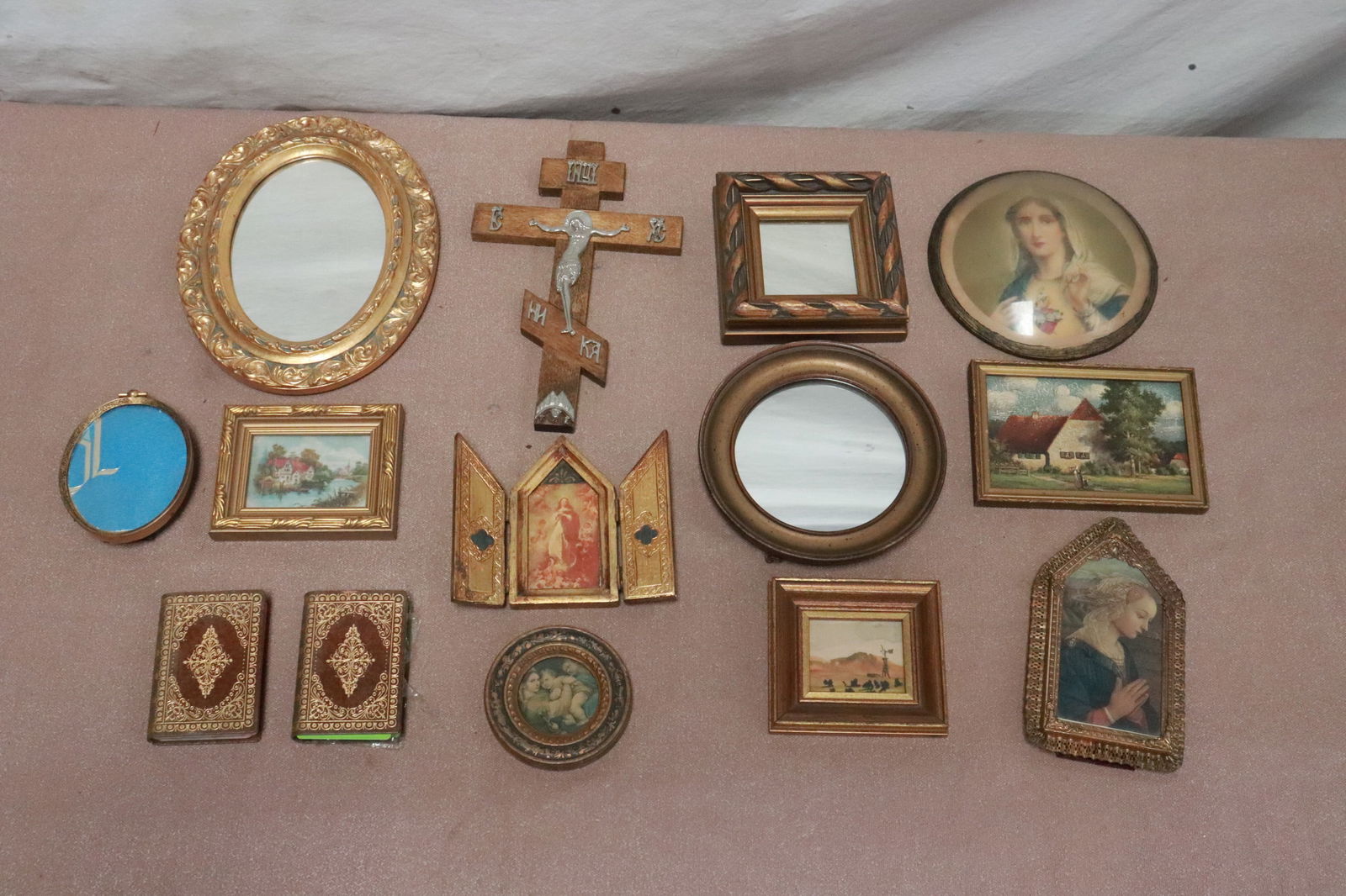 Lot of miniatures: Lot of miniatures, 1.85"x1.85" (F:0.5"x3.65"dia) - 6.2"x4.65" (F:9.3"x7.3"x0.85")