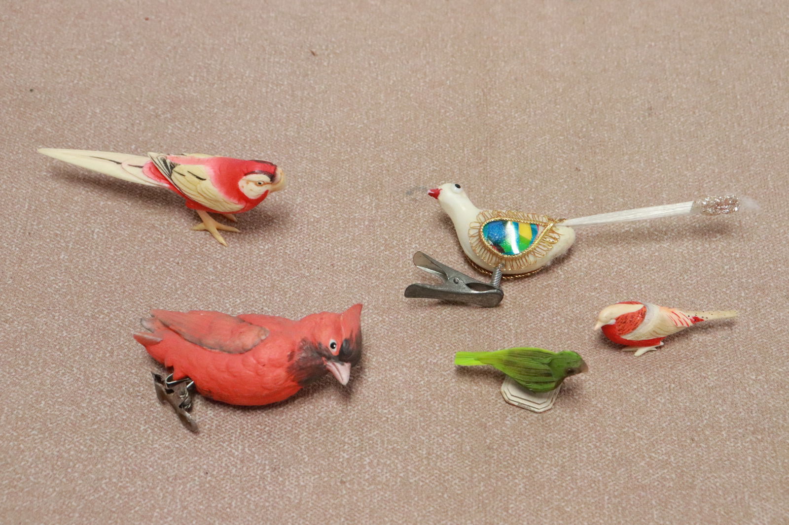 5 bird motif clip/ ornaments: 5 bird motif clip/ ornaments, one has chip, 1.9"L - 4.5"L