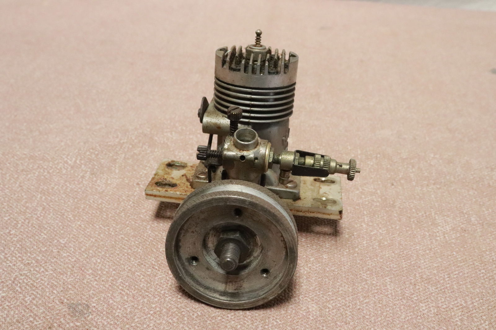 Model airplane engine, complete(?) - 2