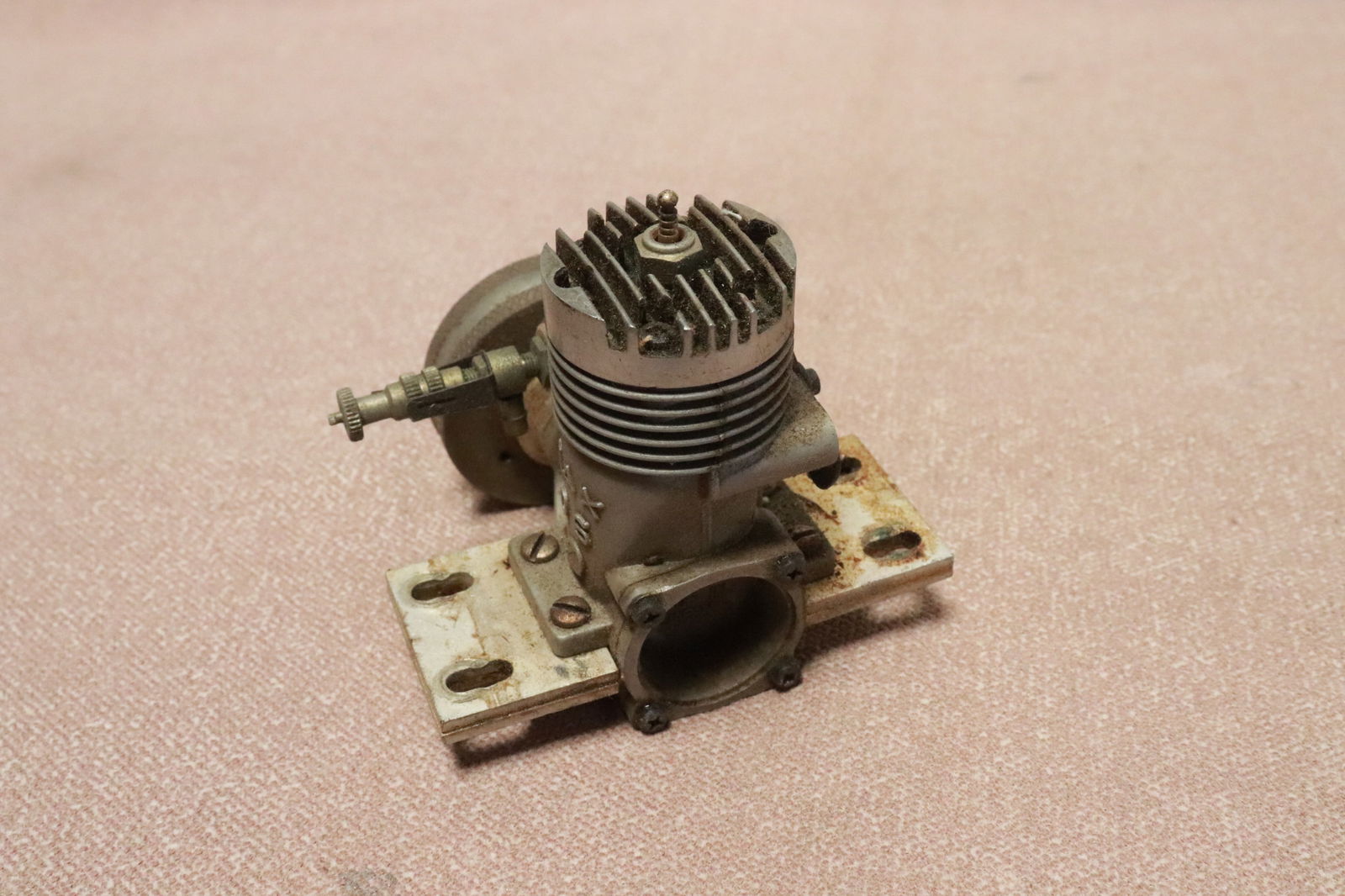 Model airplane engine, complete(?) - 4