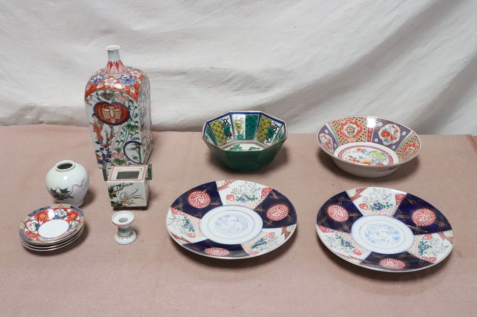 Lot of Japanese porcelains: Lot of Japanese porcelains