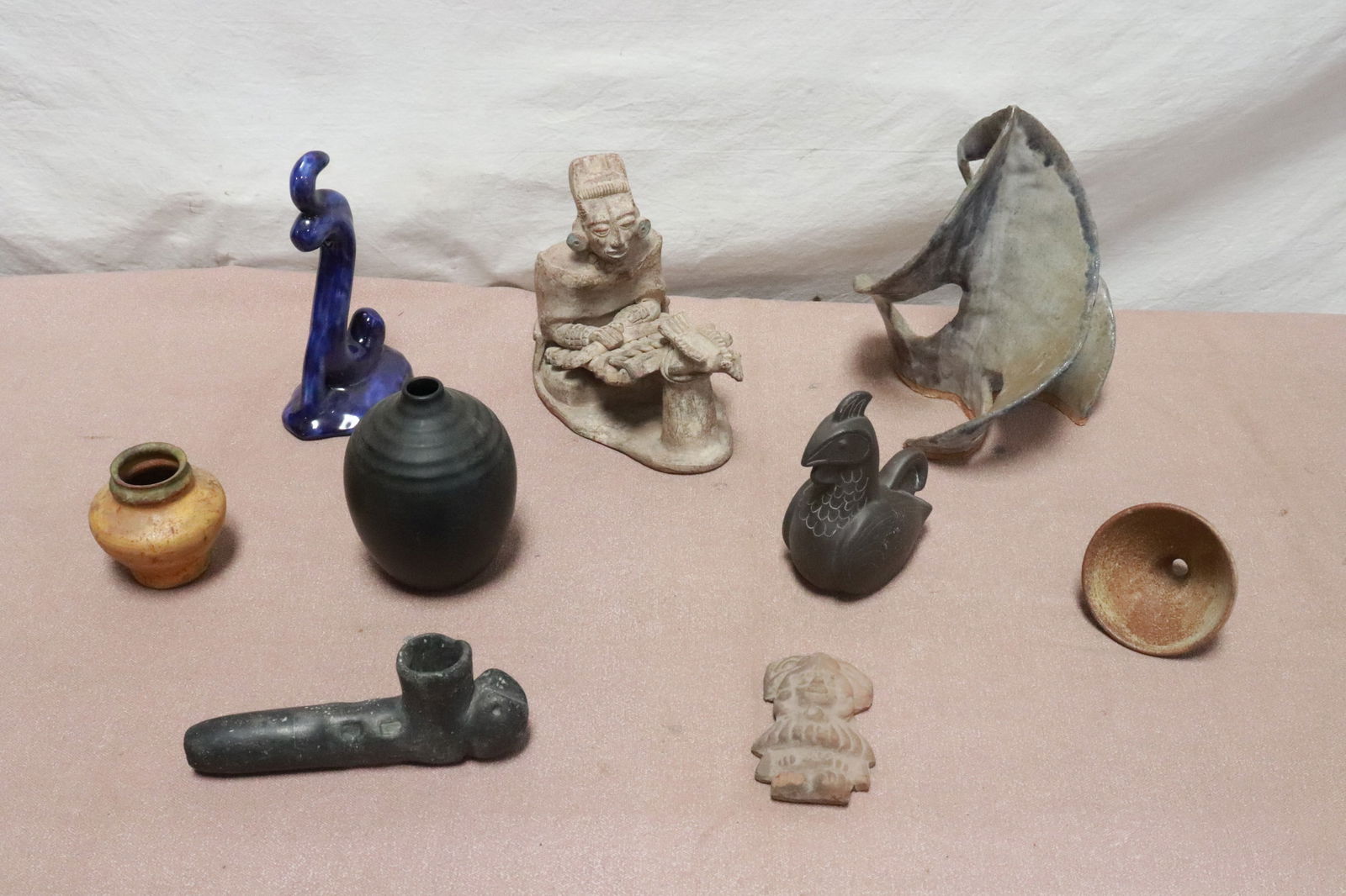 Lot of misc. pottery pieces: Lot of misc. pottery pieces