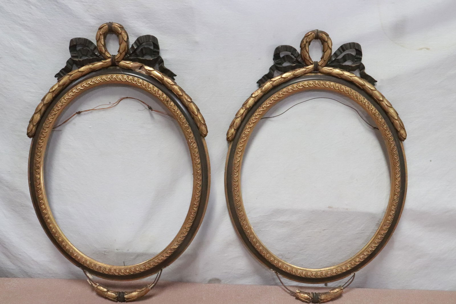 2 antique picture frames: 2 antique picture frames, 22.15"x14.7"x1.35" ea