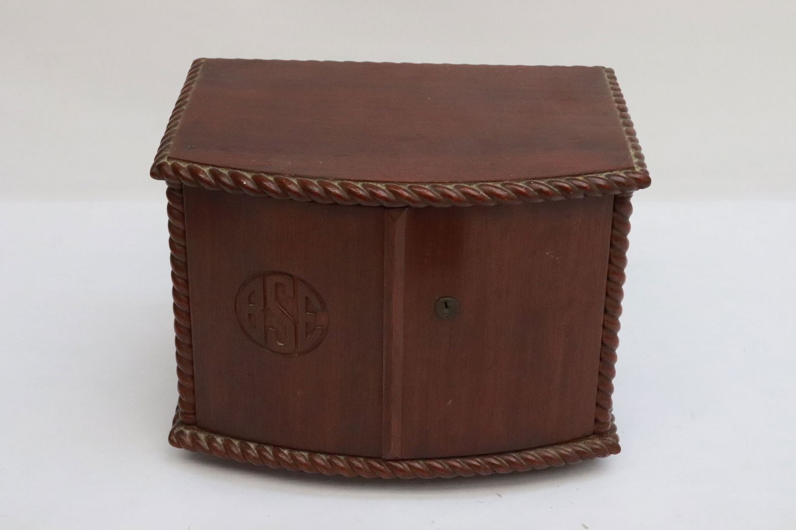 solid mahogany wood miniature jewelry chest: Fine solid mahogany wood miniature jewelry chest, 6.65"x8.75"x6.5"