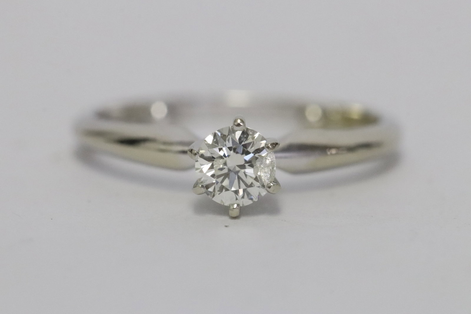 14K W/G diamond ring - 9