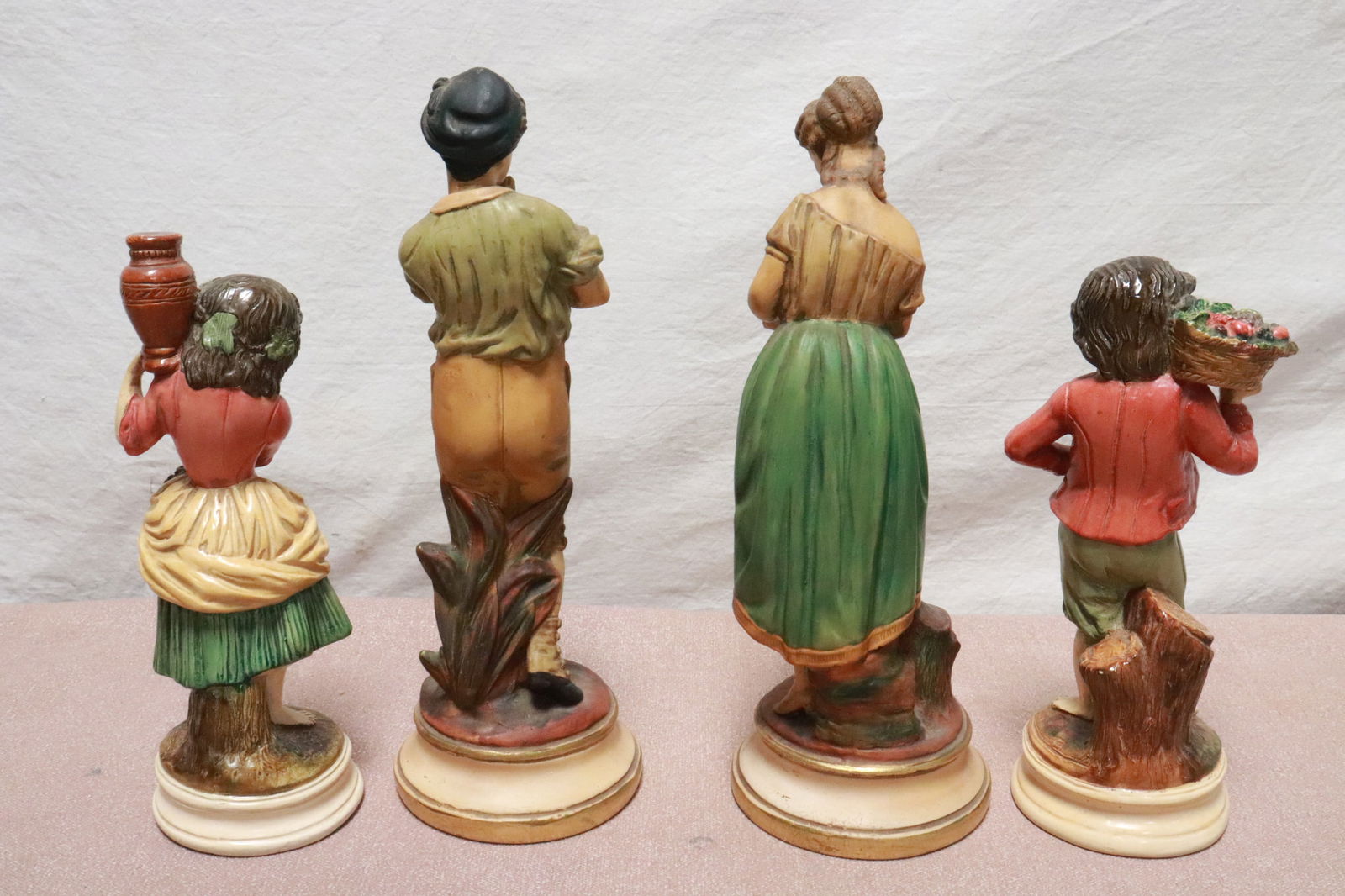 4 pieces Borghese figures - 6
