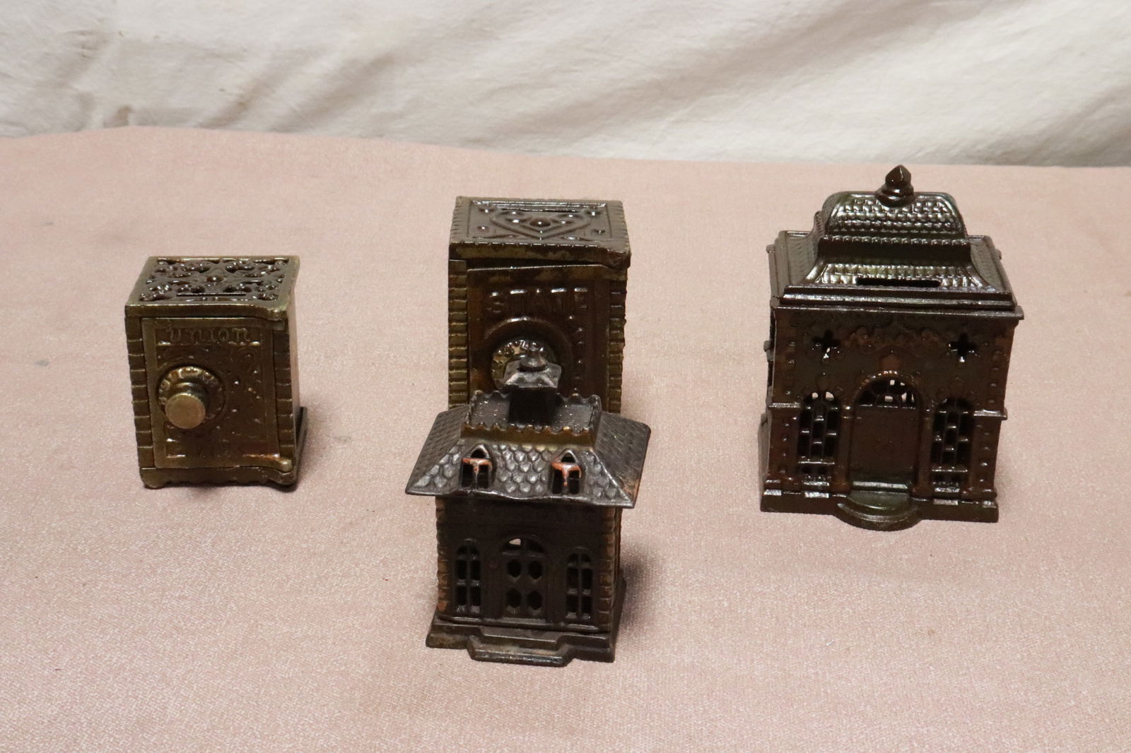 4 vintage banks: 4 vintage banks, 3.25"x2.5"x2.9" - 5.5"x3.75"x3.3"